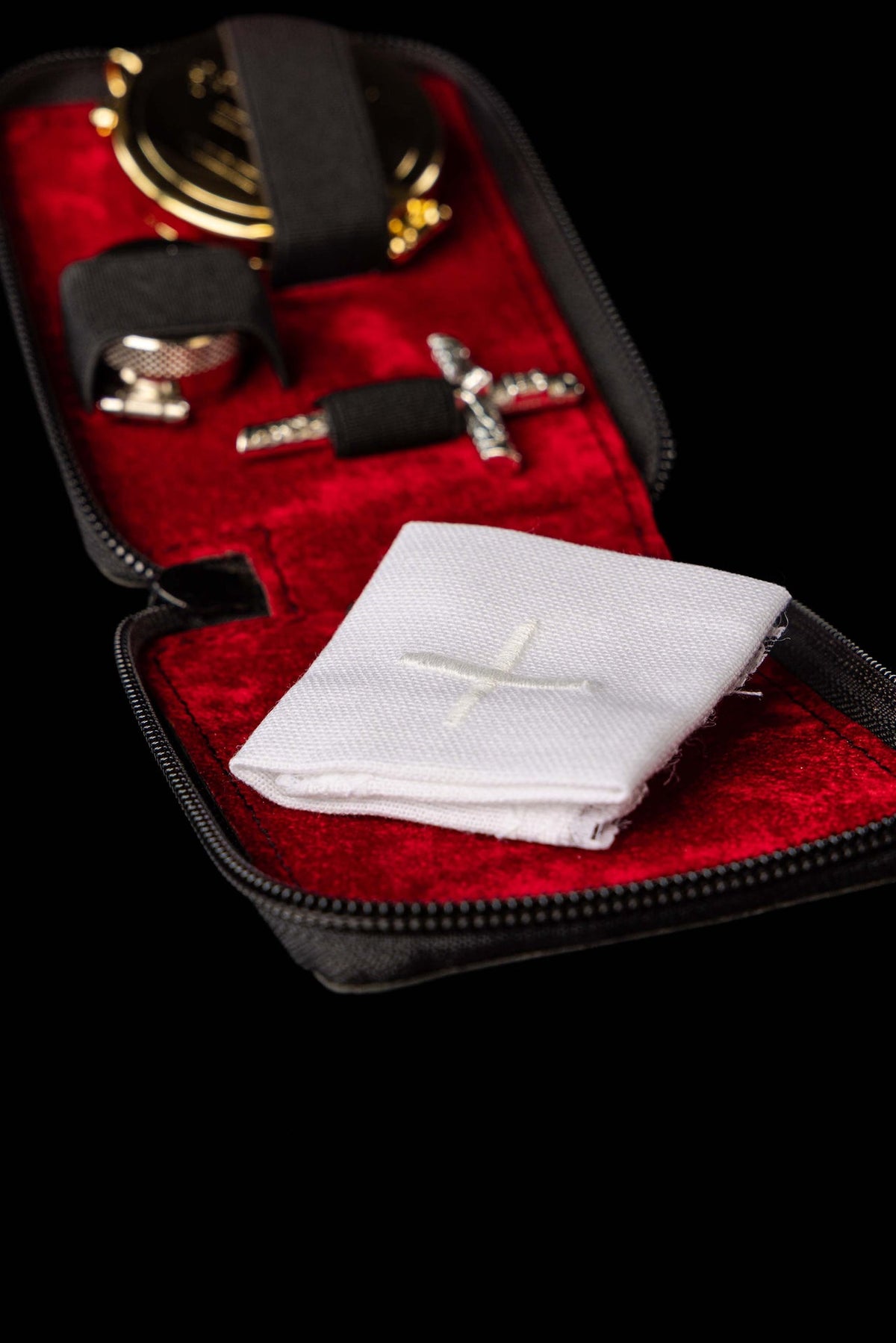 Borsa con dotazione liturgica e piccola croce, 8 cm