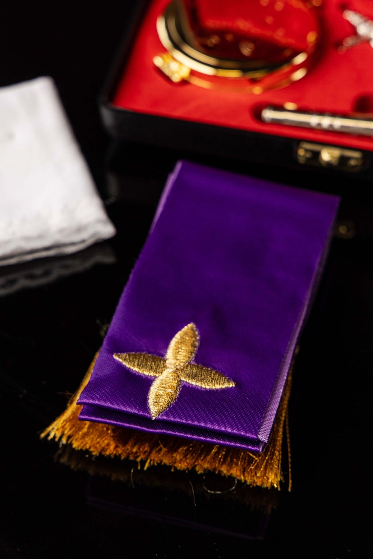 Borsa con dotazione liturgica in custodia rigida