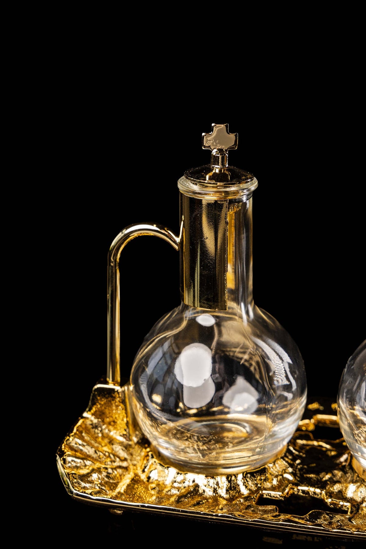 Ampolline liturgiche per vino e acqua con vassoio placcato oro