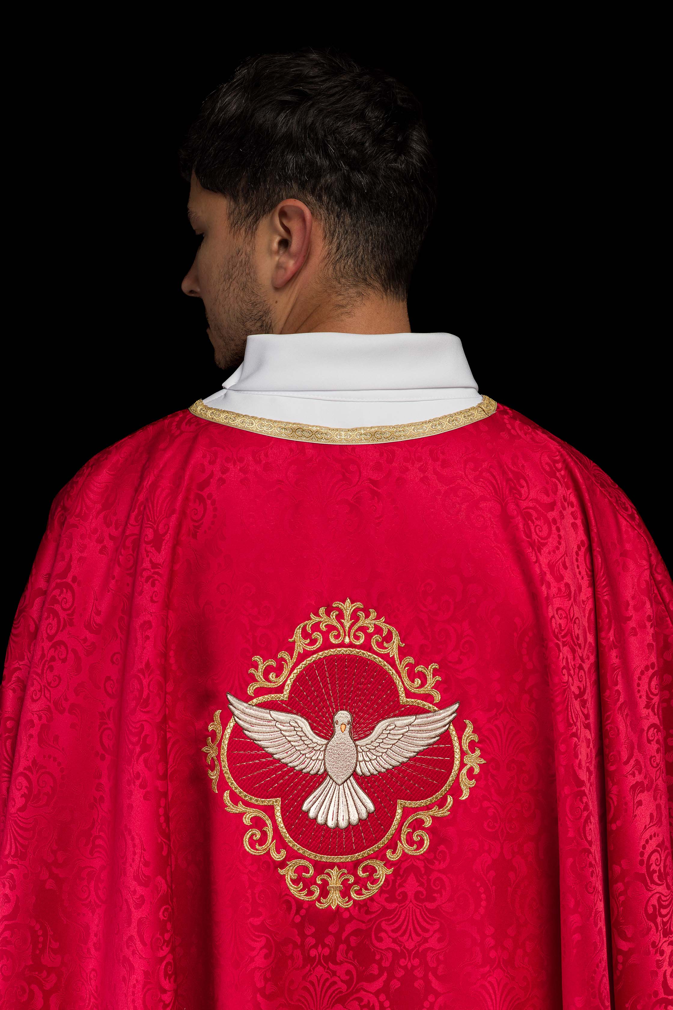 Casula ricamata con lo Spirito Santo su tessuto jacquard