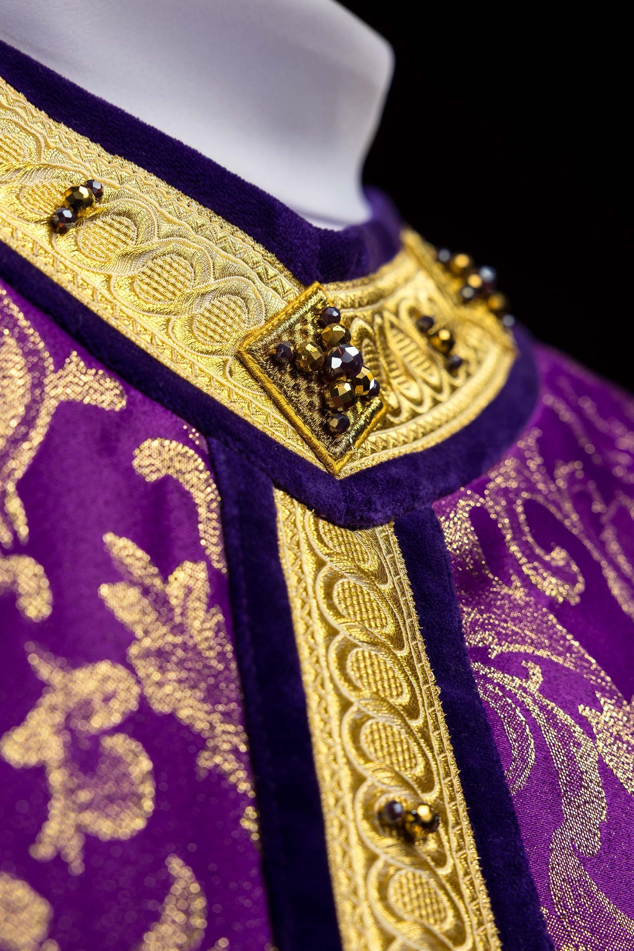 Casula realizzata a mano con pietre naturali Collezione Handmade 7003