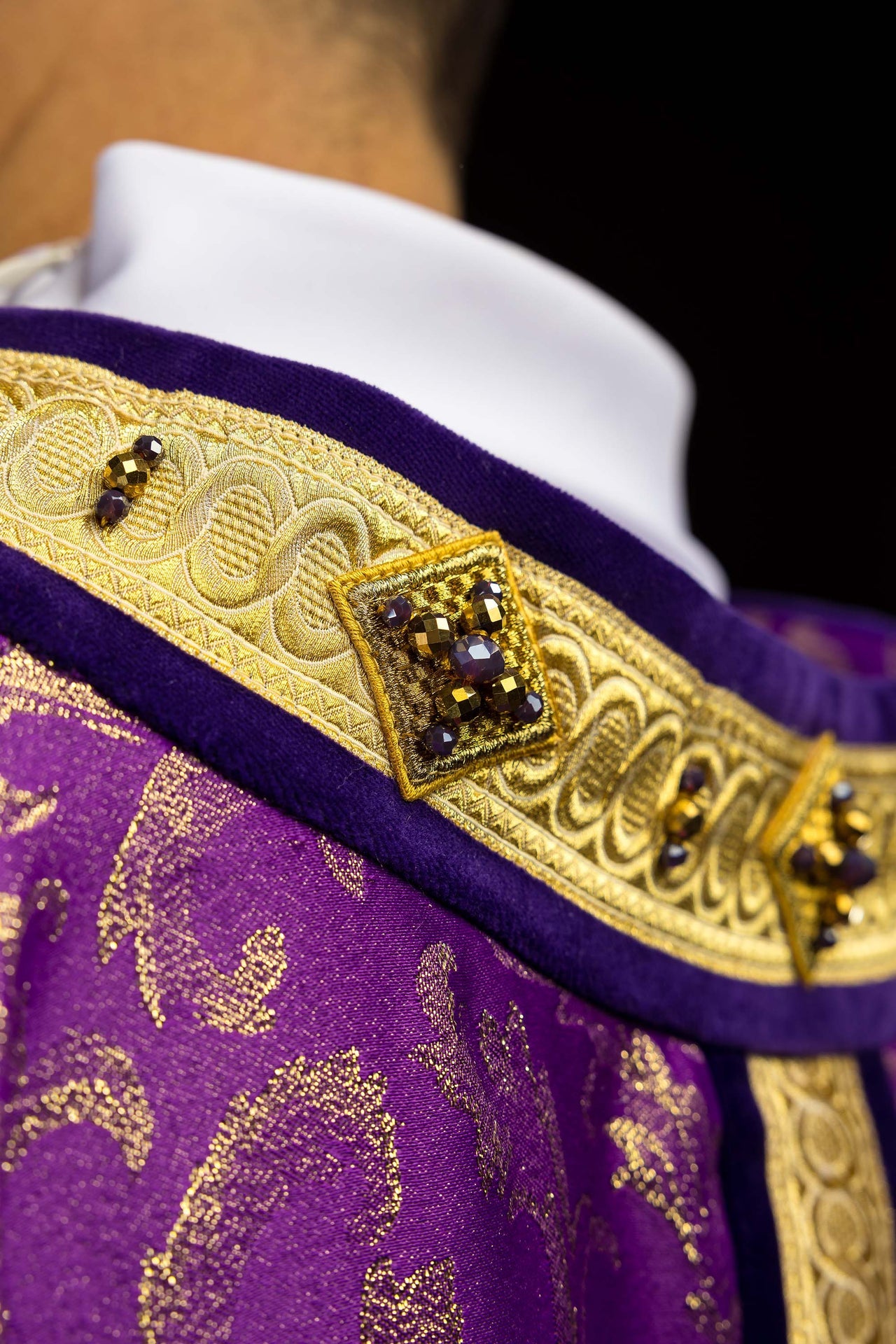 Casula realizzata a mano con pietre naturali Collezione Handmade 7003