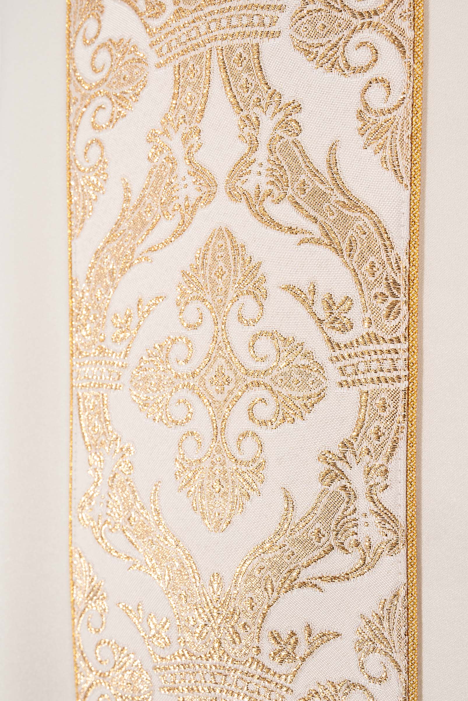 Pianeta liturgica con fascia ricamata e colletto in colore écru