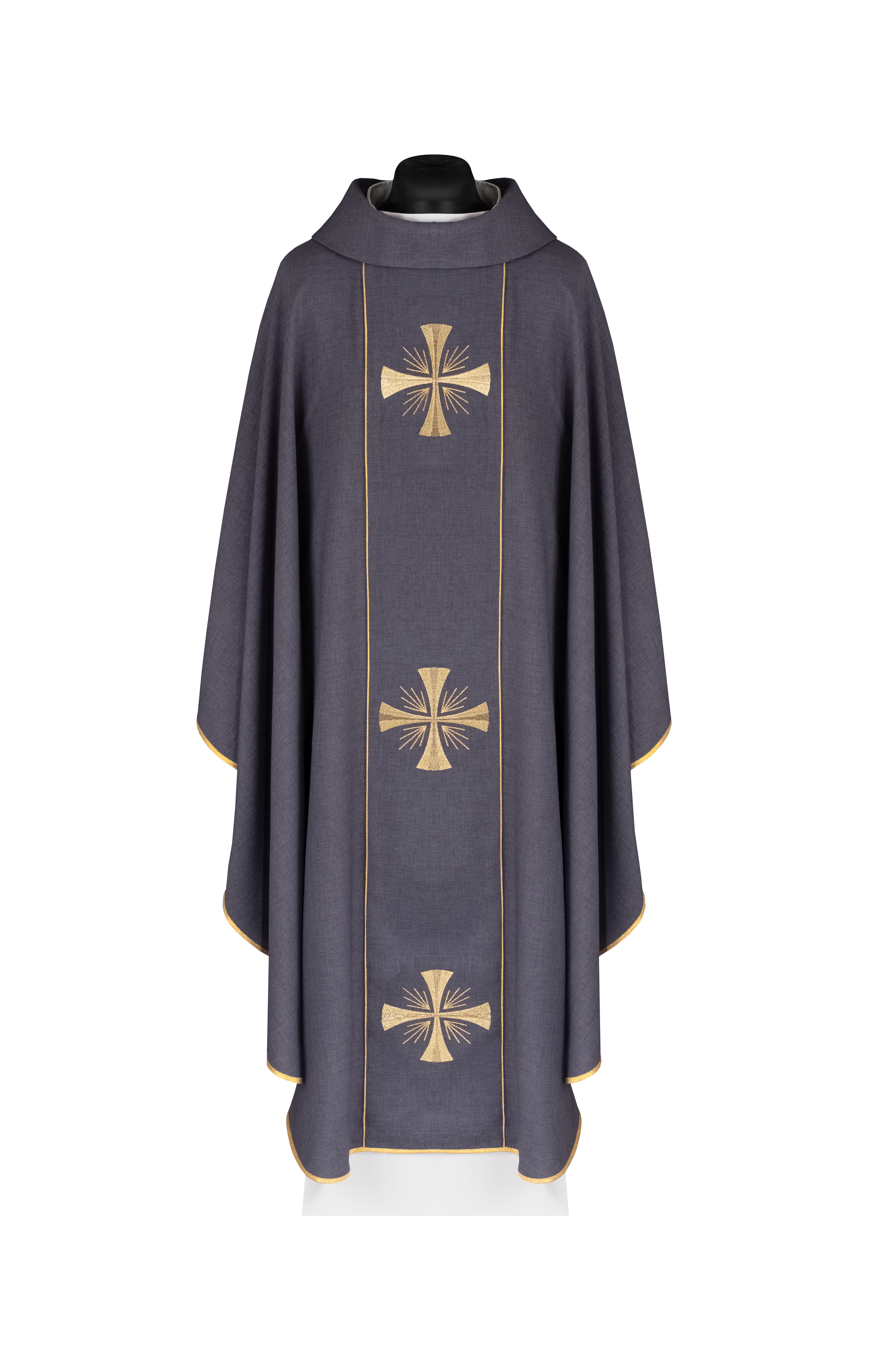 Casula con fascia viola e ricamo di croci