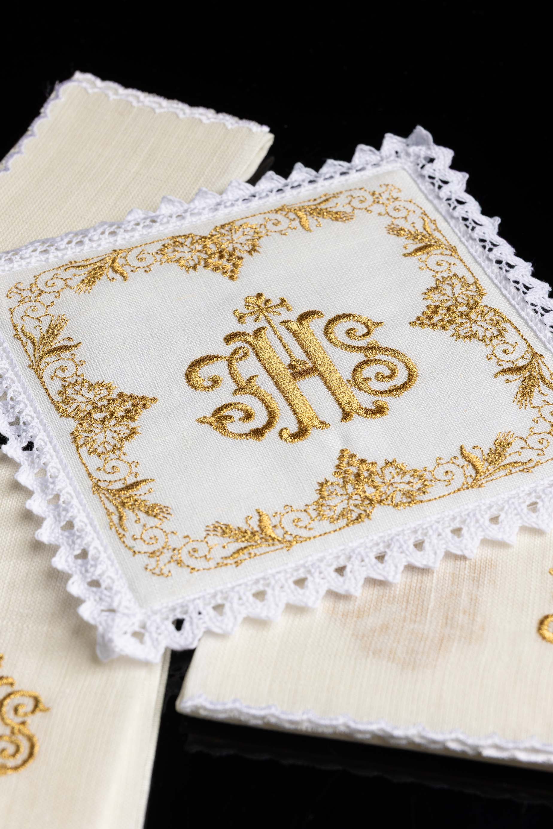 Servizio da altare lino simbolo IHS