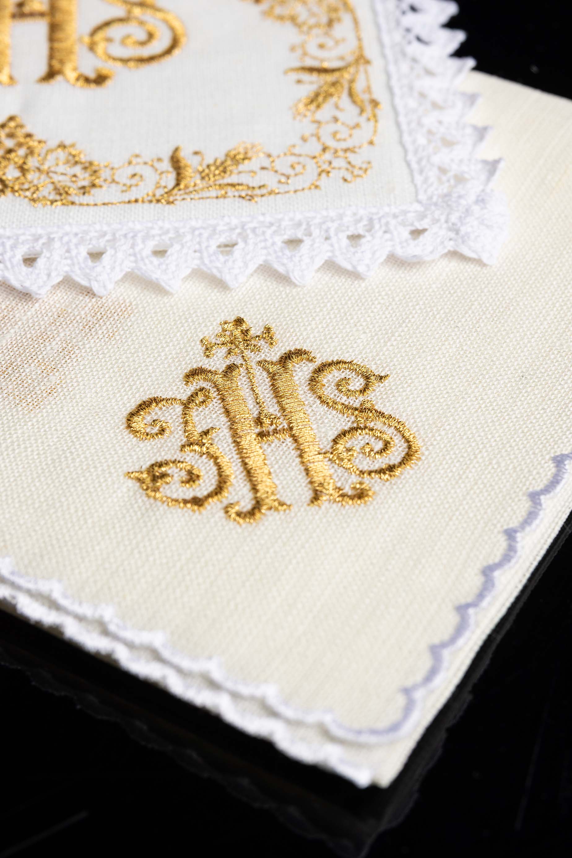 Servizio da altare lino simbolo IHS