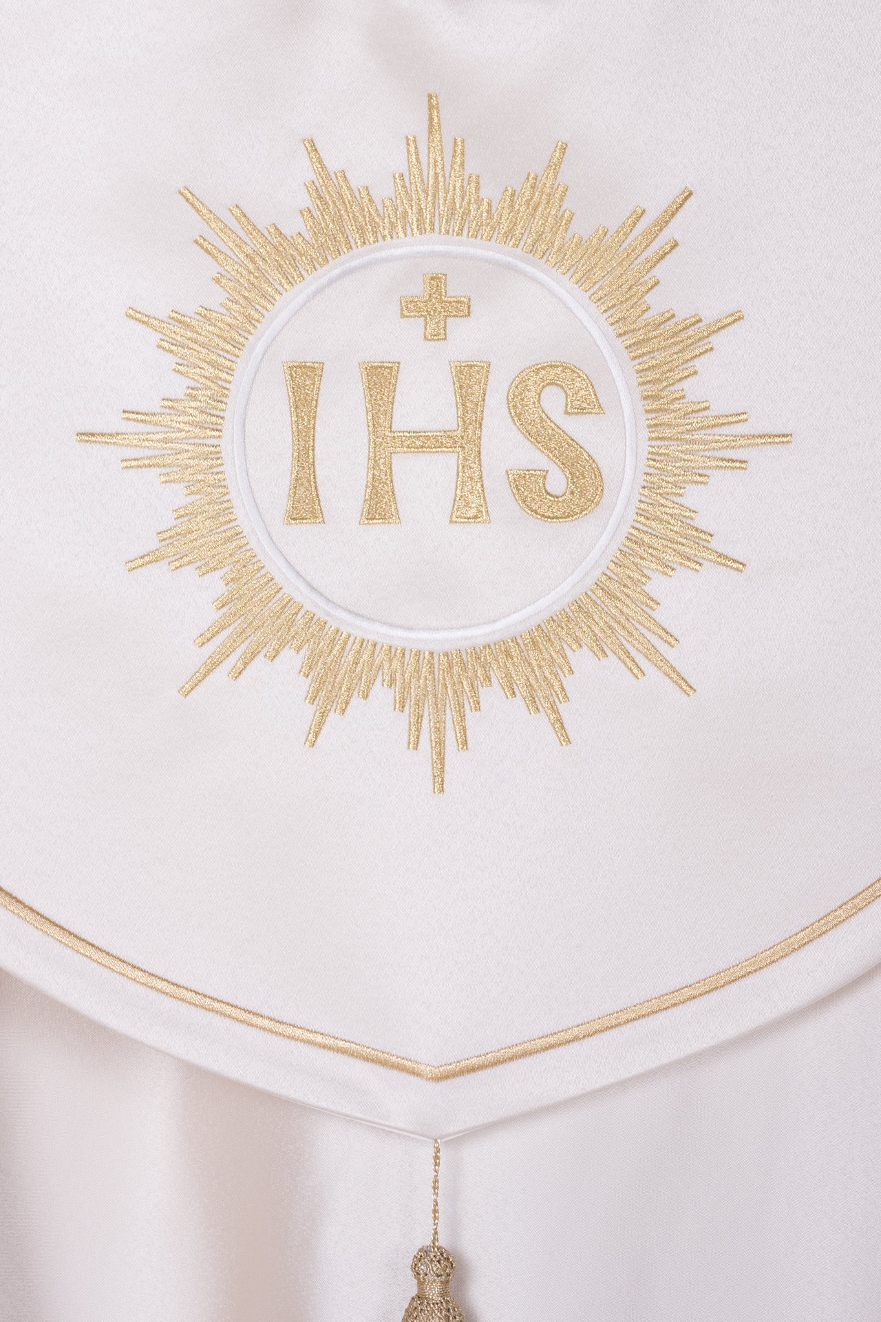Piviale eucaristico color écru con monogramma IHS