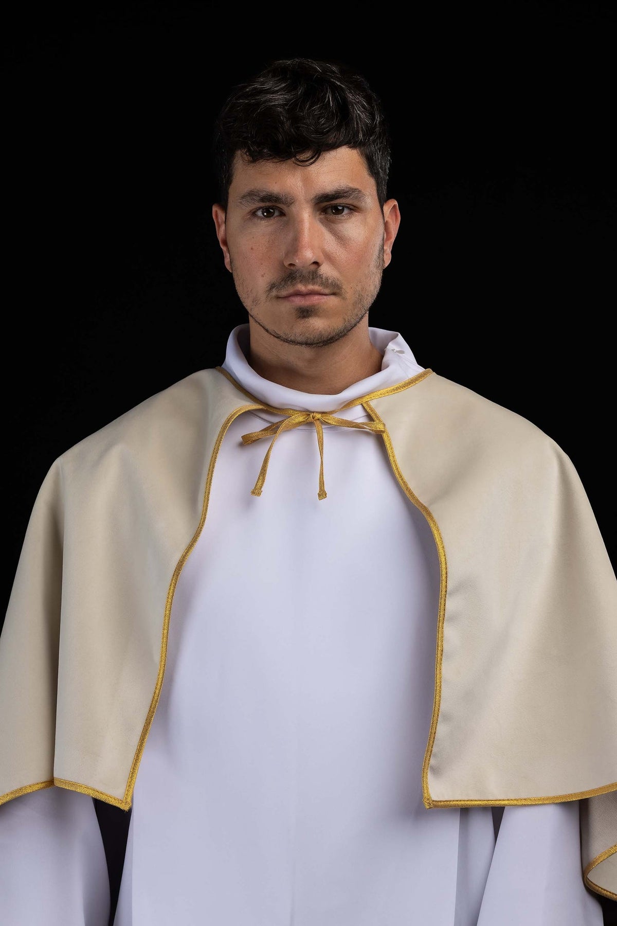 Mantellina da ministrante di velluto color avorio con cordoncino dorato