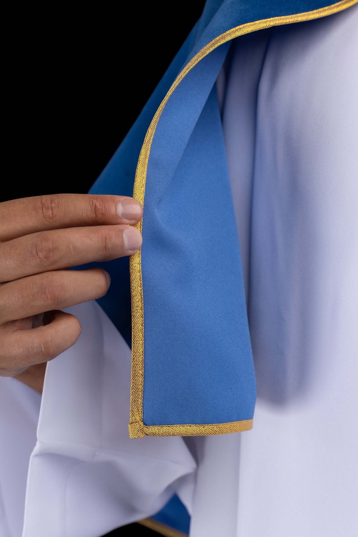 Mantellina da ministrante in velluto blu con bordo dorato