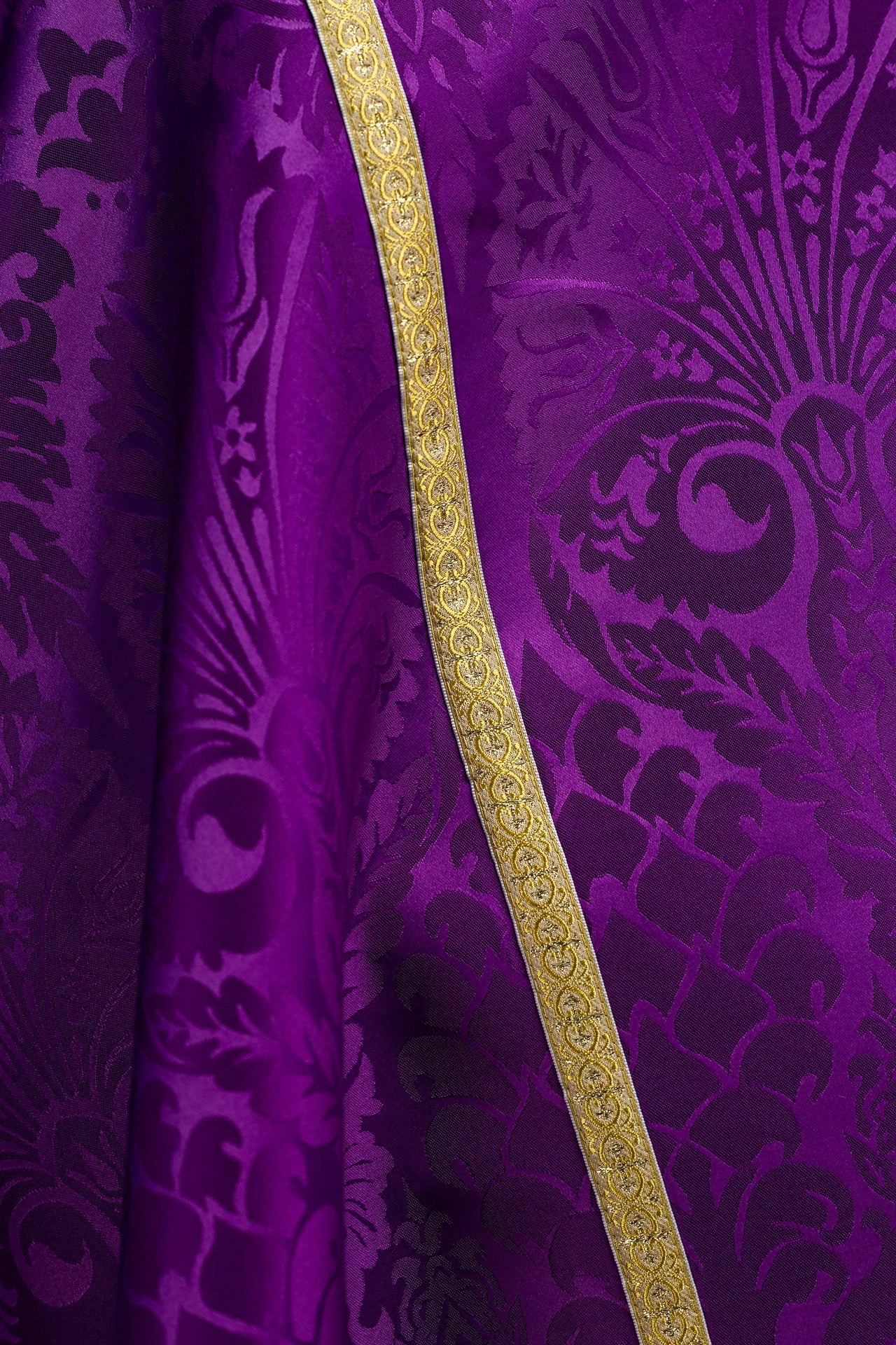 Piviale romano in tessuto jacquard – Viola