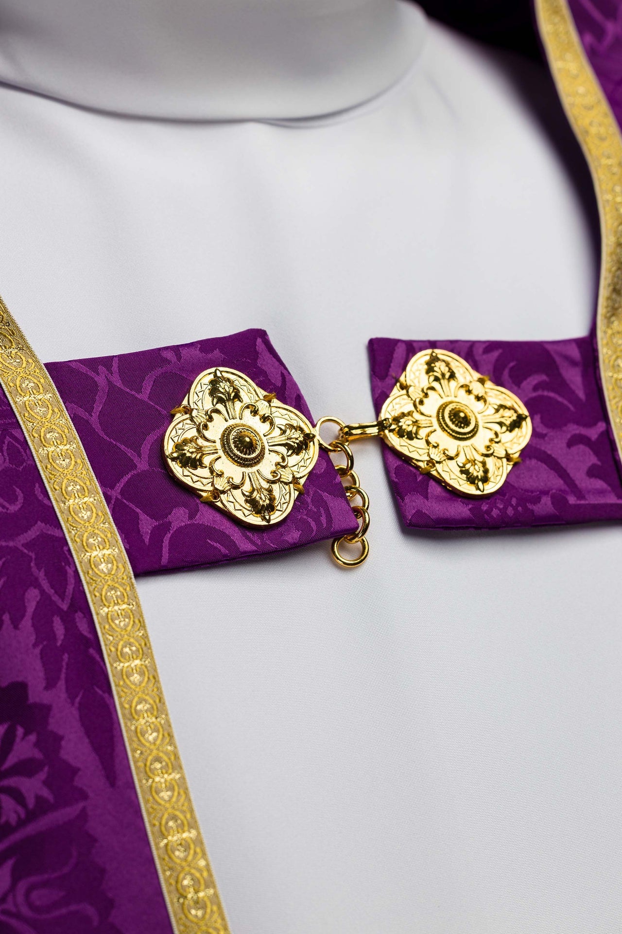 Piviale romano in tessuto jacquard – Viola