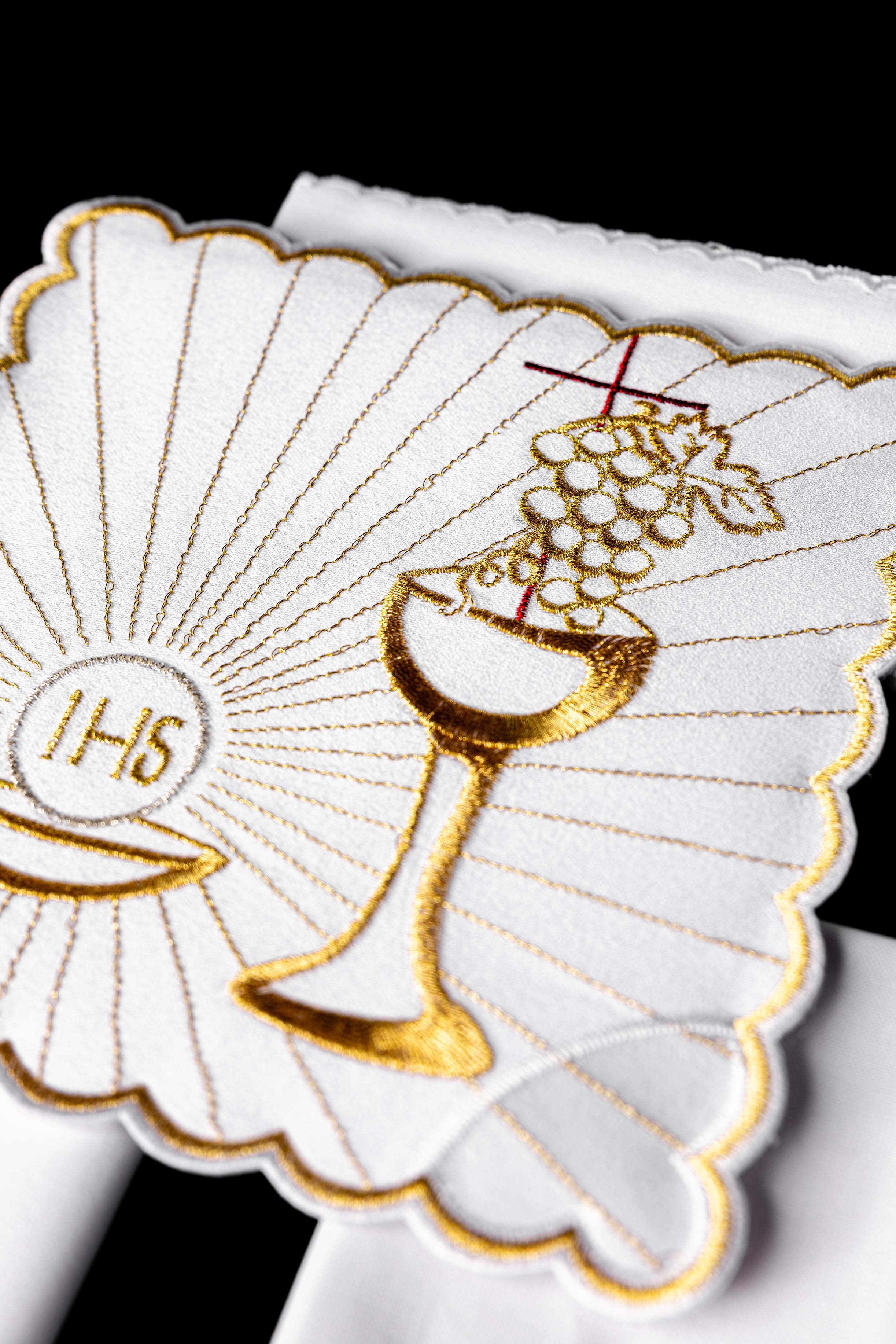 Servizio da Messa in lino con ricamo Eucaristico