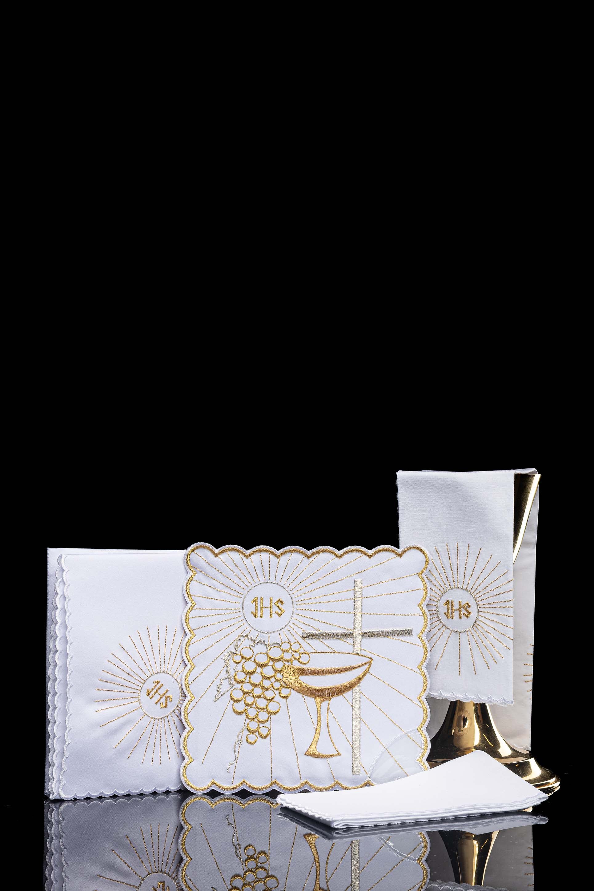 Servizio Messa con ricamo d'oro Calice e Croce