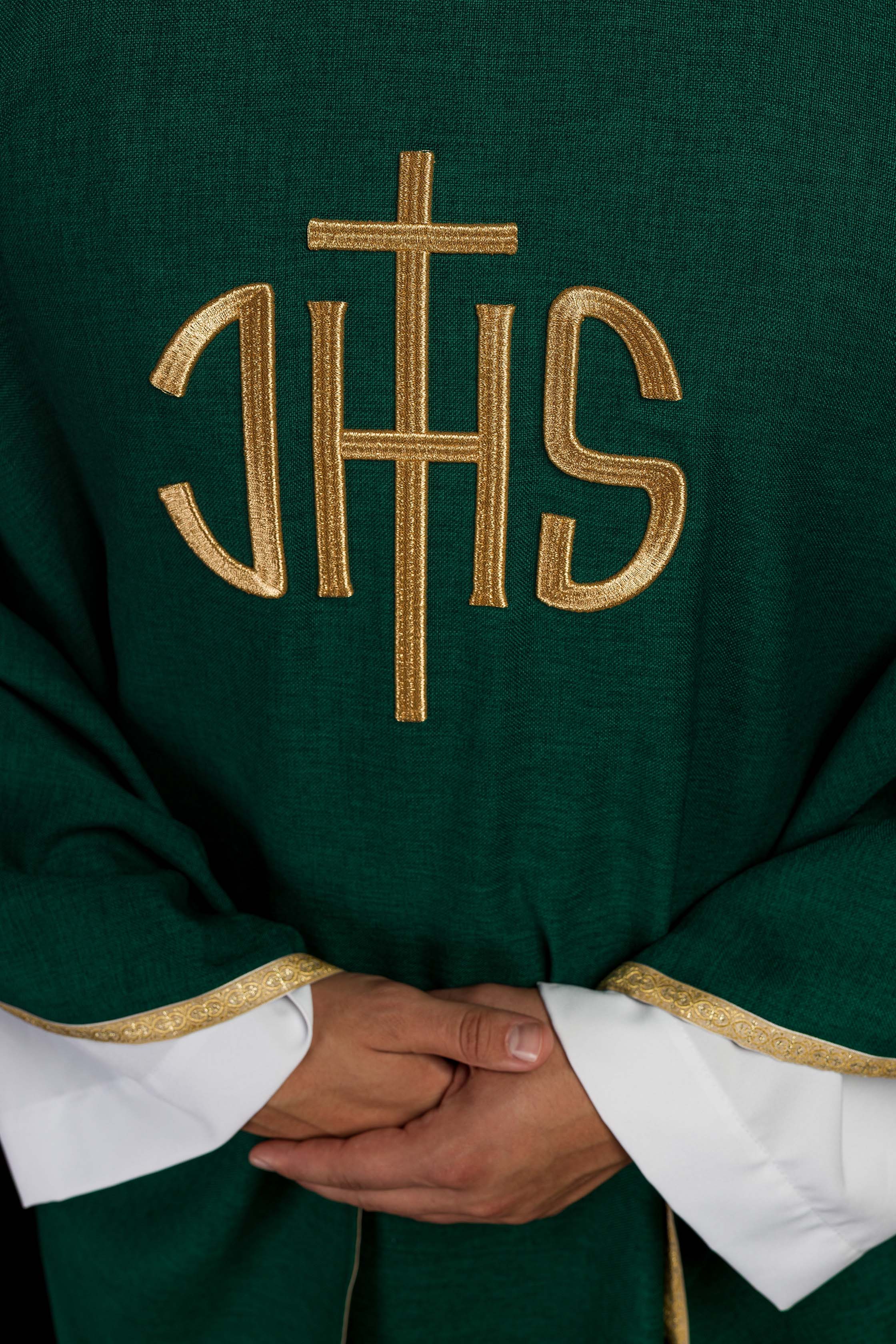 Casula liturgica verde con ricamo dorato IHS