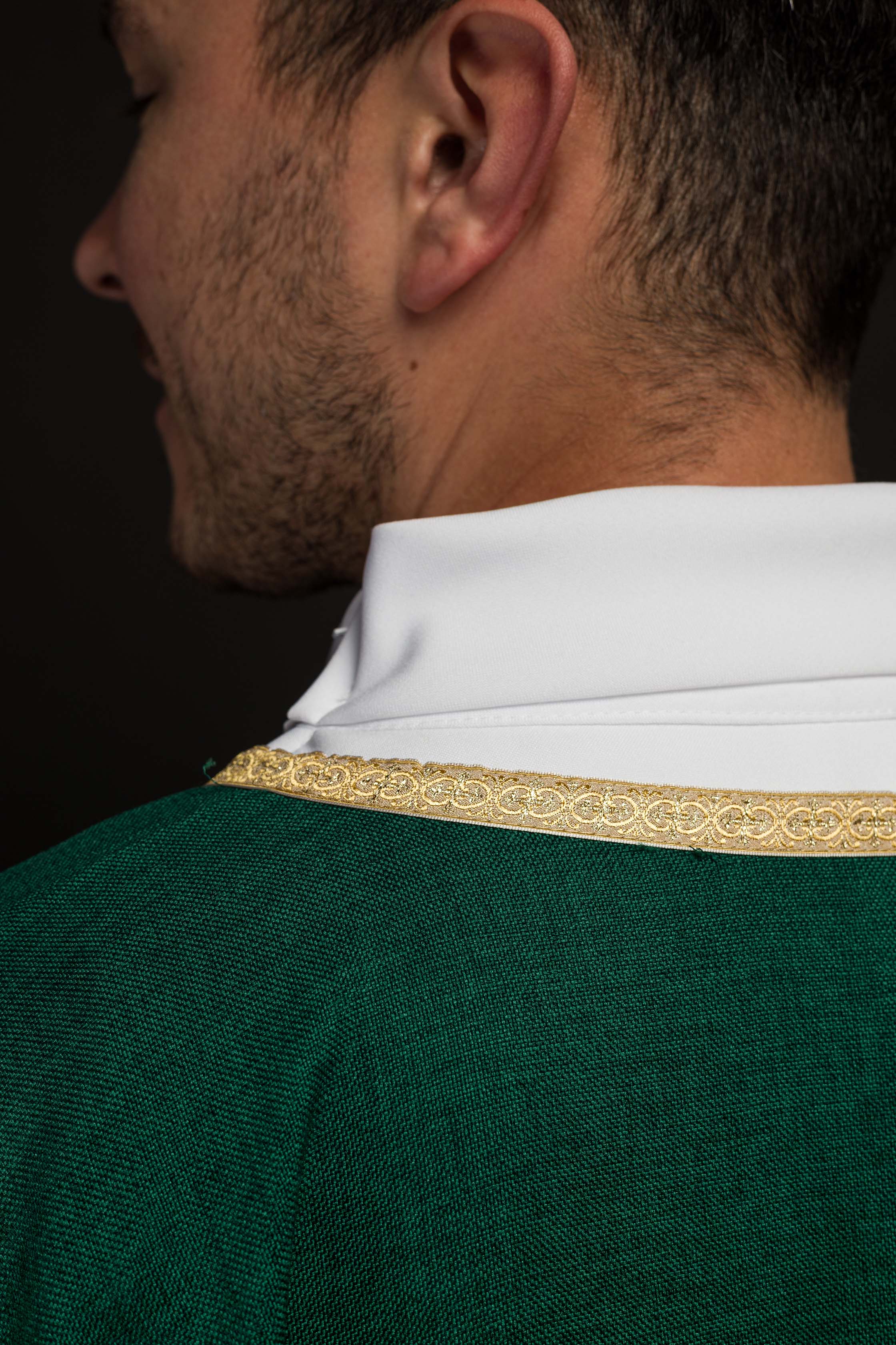 Casula liturgica verde con ricamo dorato IHS