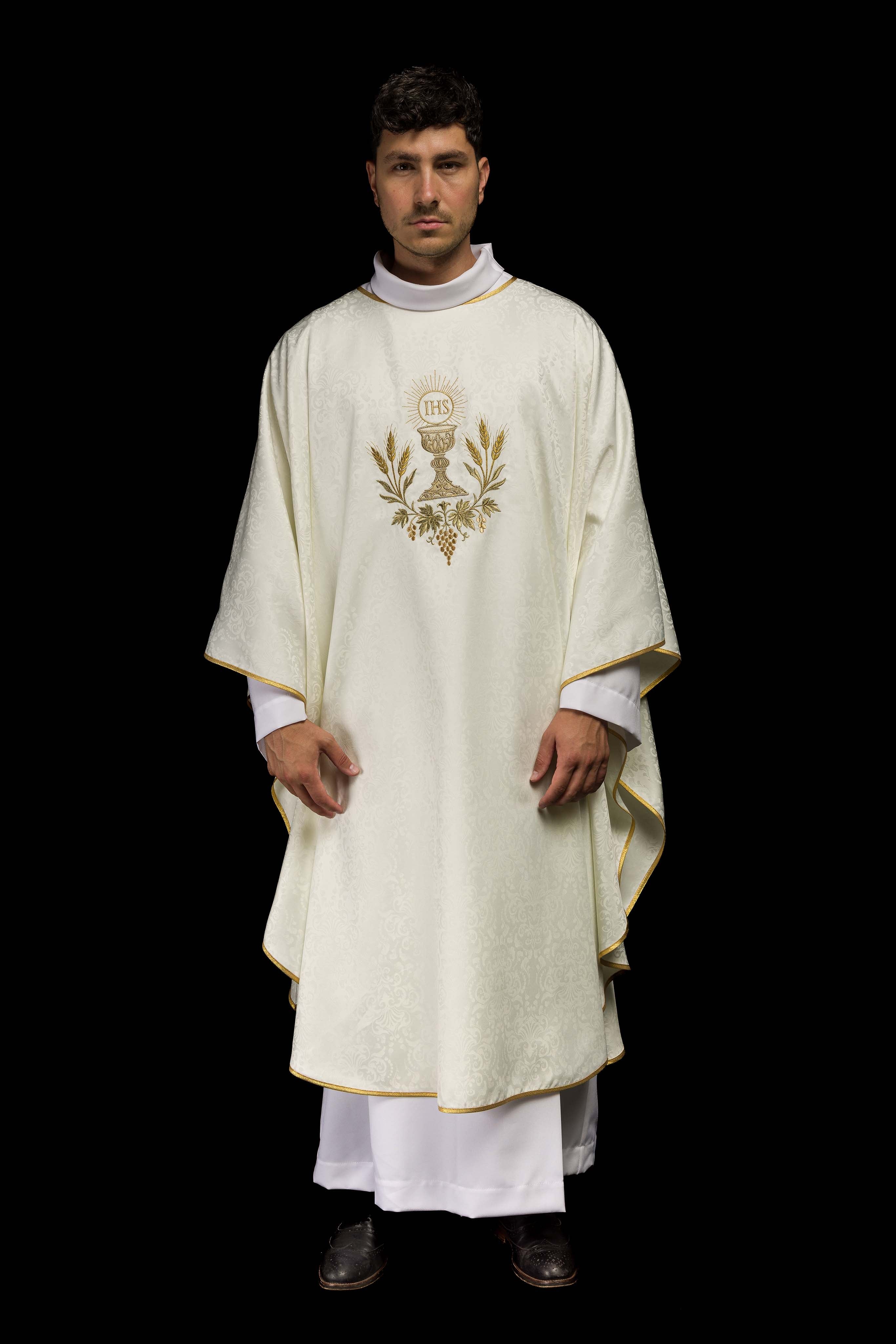 Casula liturgica écru con ricamo di calice e ostia su tessuto jacquard