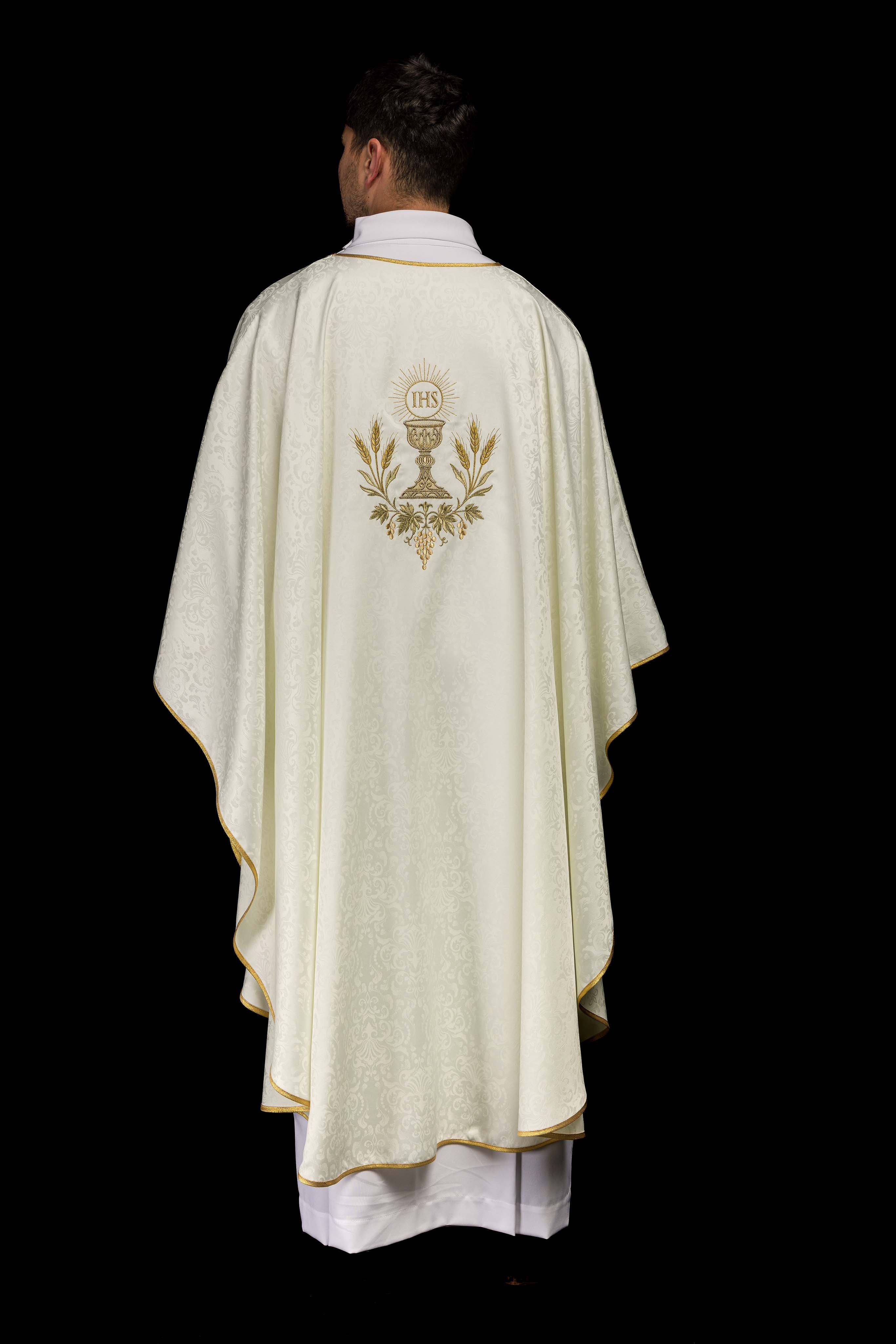 Casula liturgica écru con ricamo di calice e ostia su tessuto jacquard