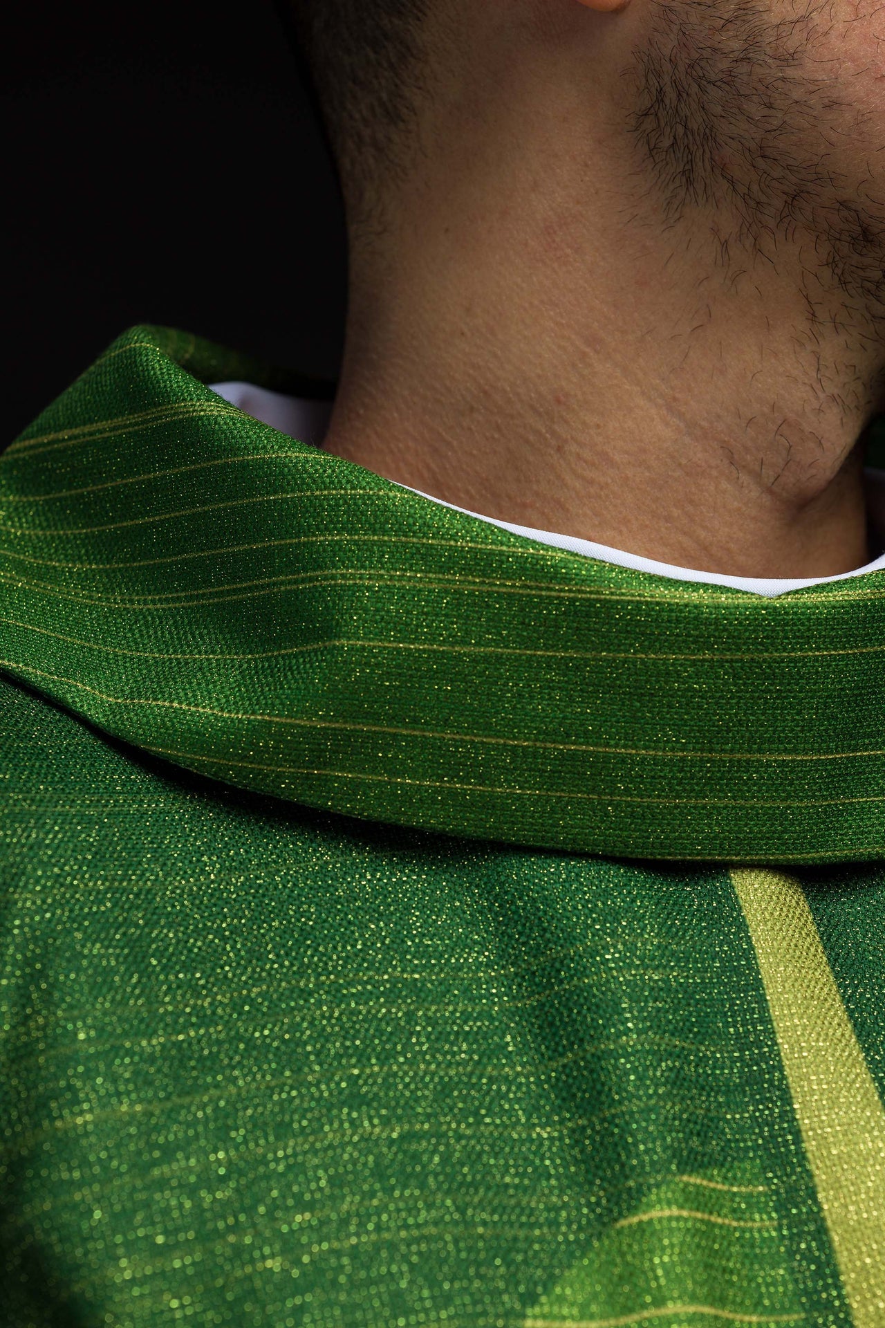 Casula stampata verde con motivo della croce