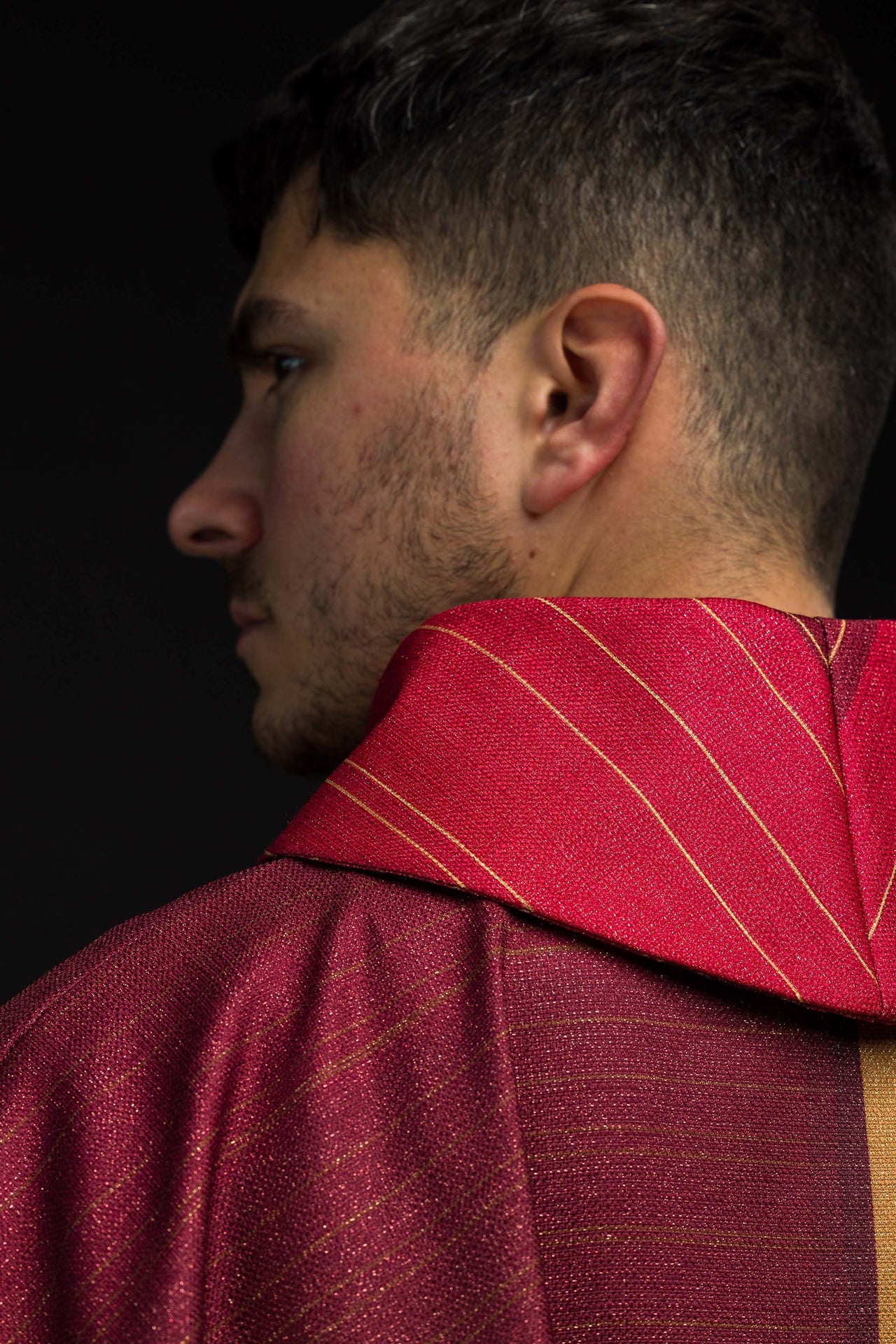 Casula stampata rossa con motivo della croce