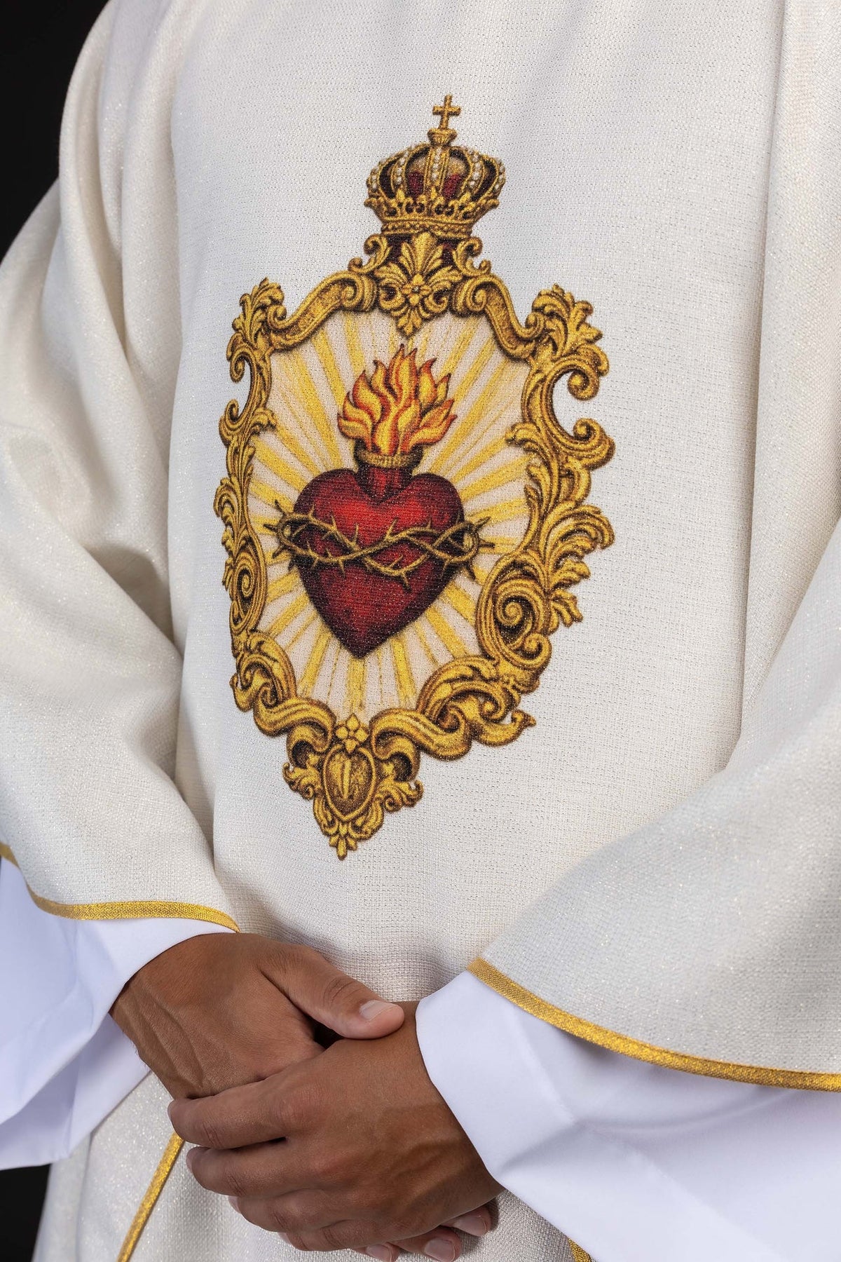 Casula stampata color avorio con motivo del Sacro Cuore di Gesù