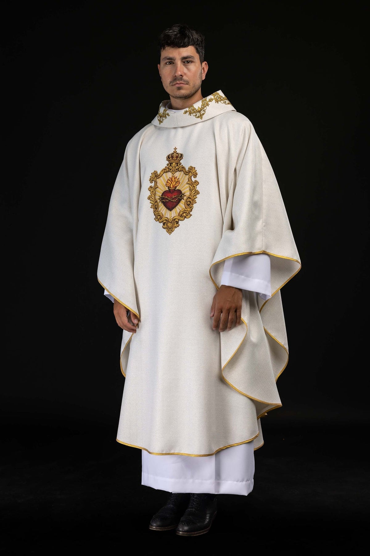 Casula stampata color avorio con motivo del Sacro Cuore di Gesù