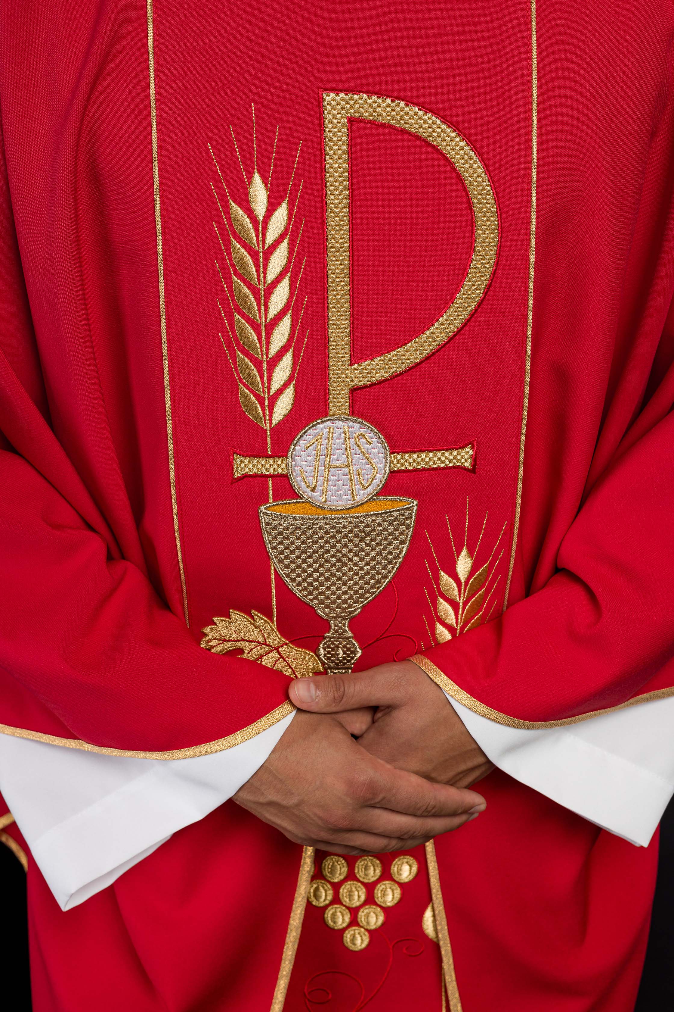 Casula Rossa con ricamo Calice e IHS