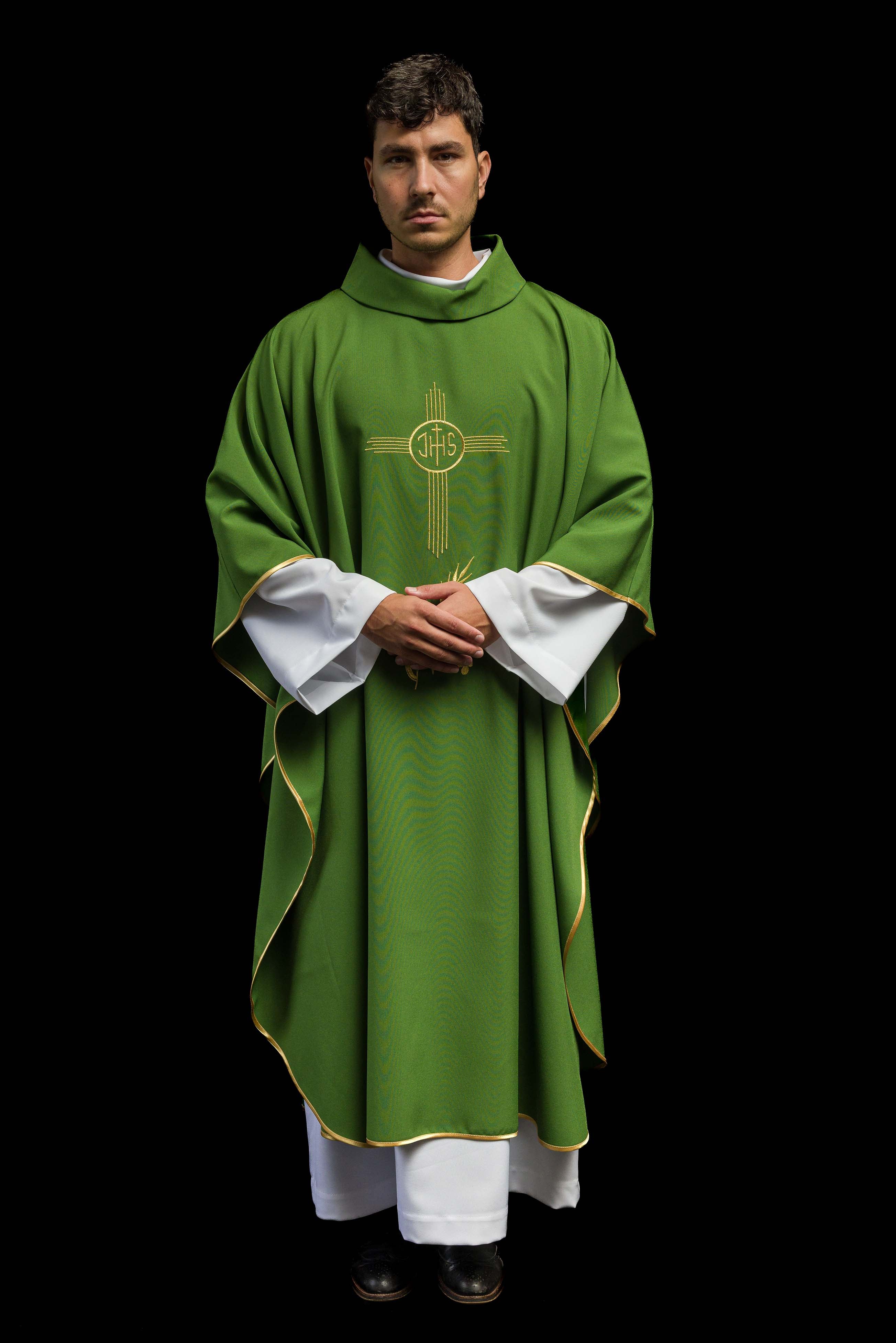 Casula Verde con ricamo IHS dorato