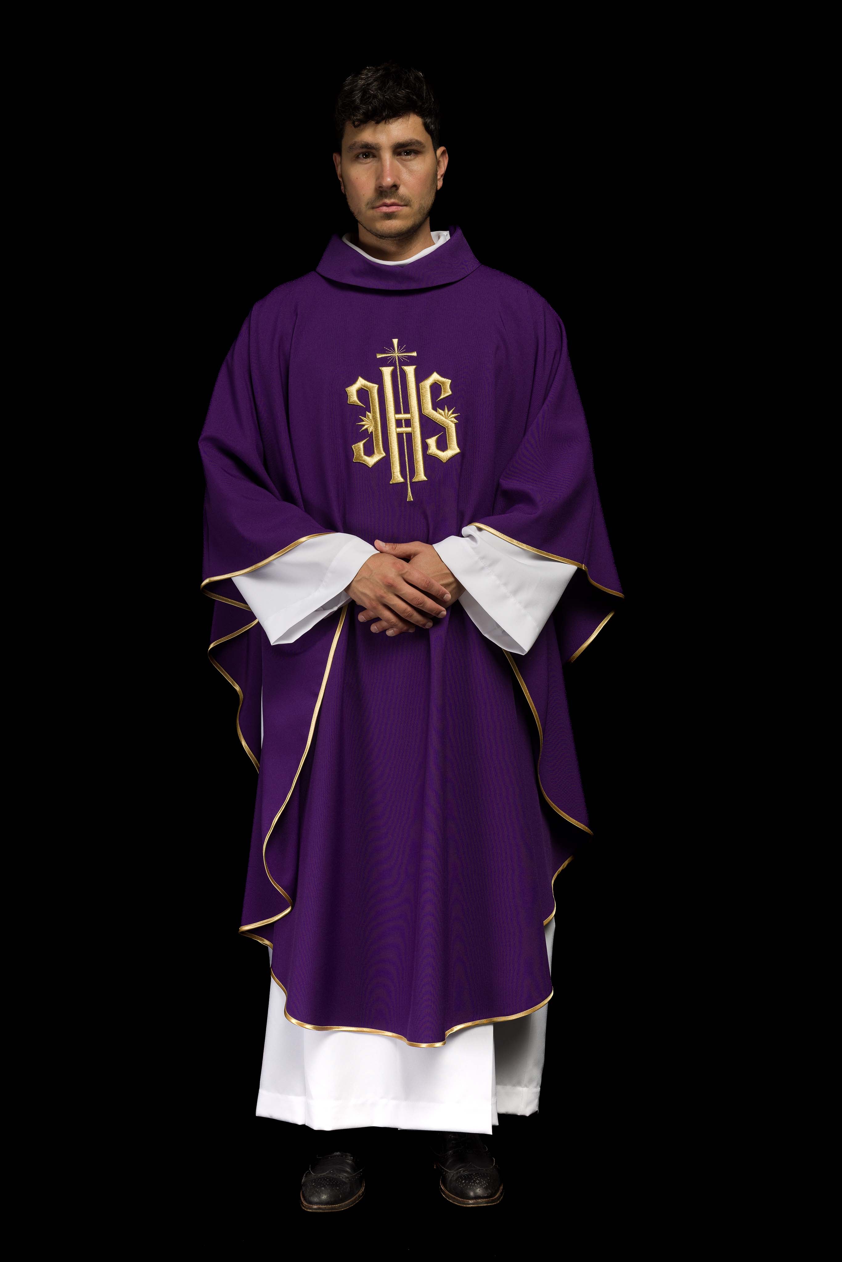 Casula Viola ricamata con motivo dorato IHS