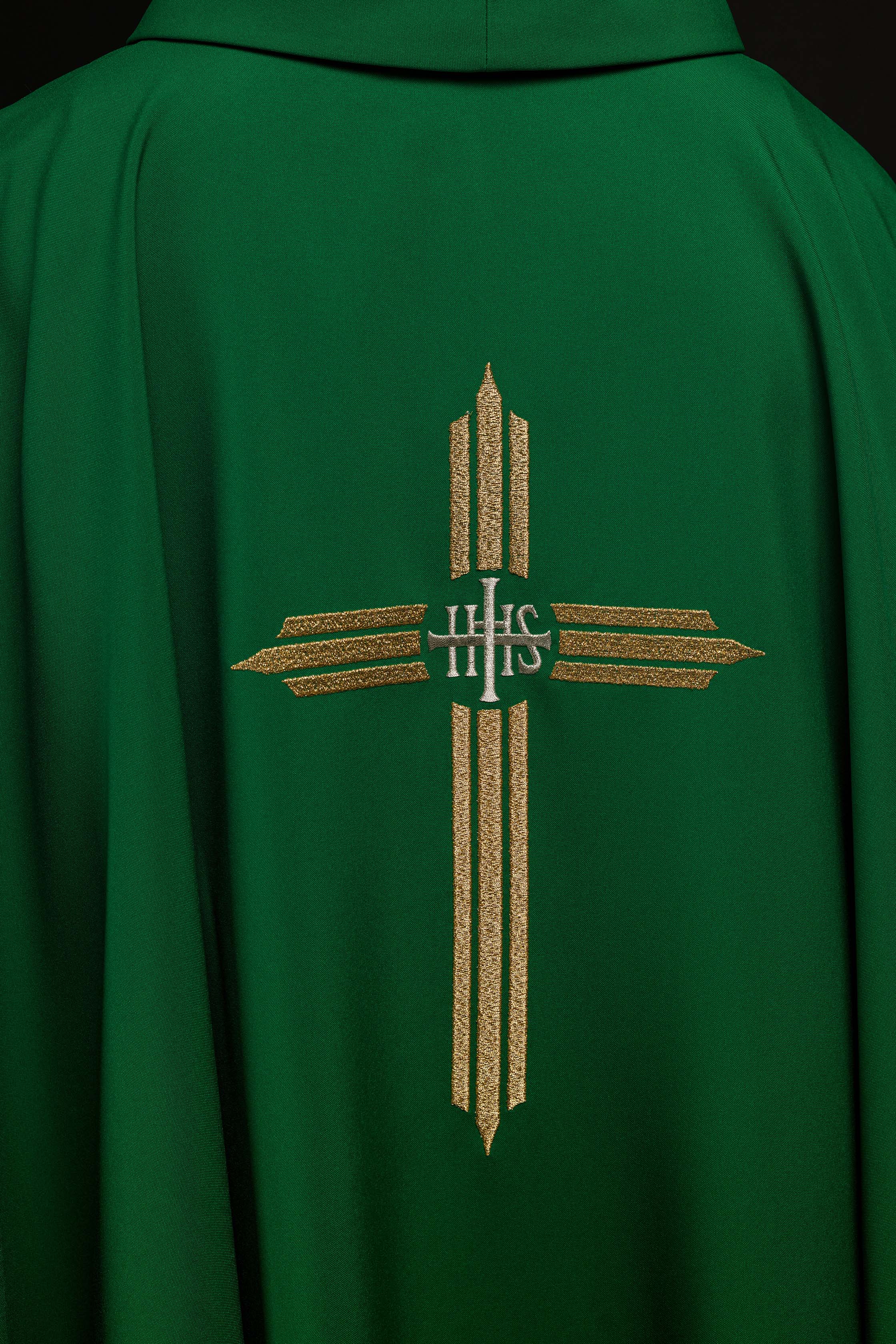 Casula Verde ricamata con Croce e IHS