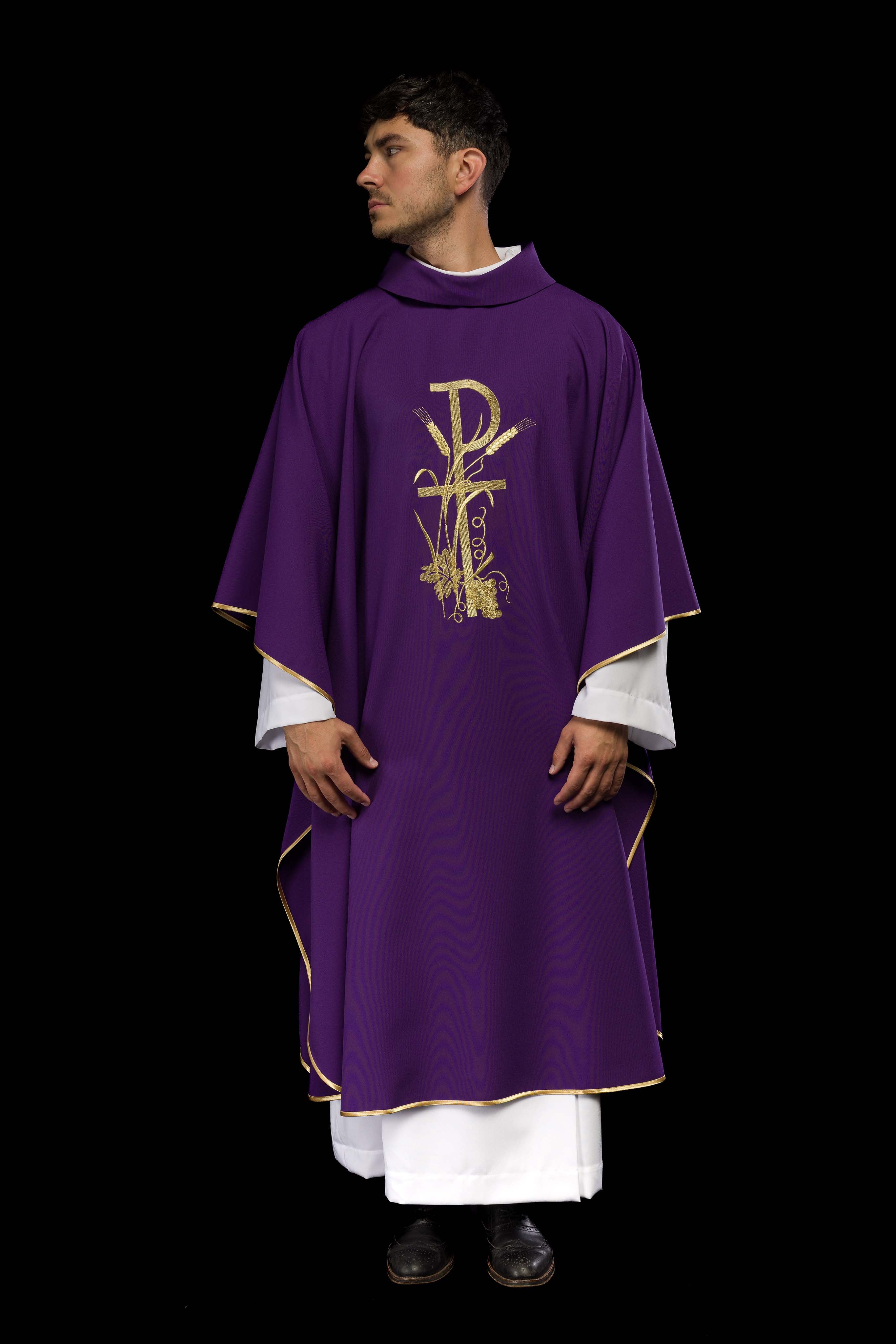 Casula Viola con ricamo dorato della Croce