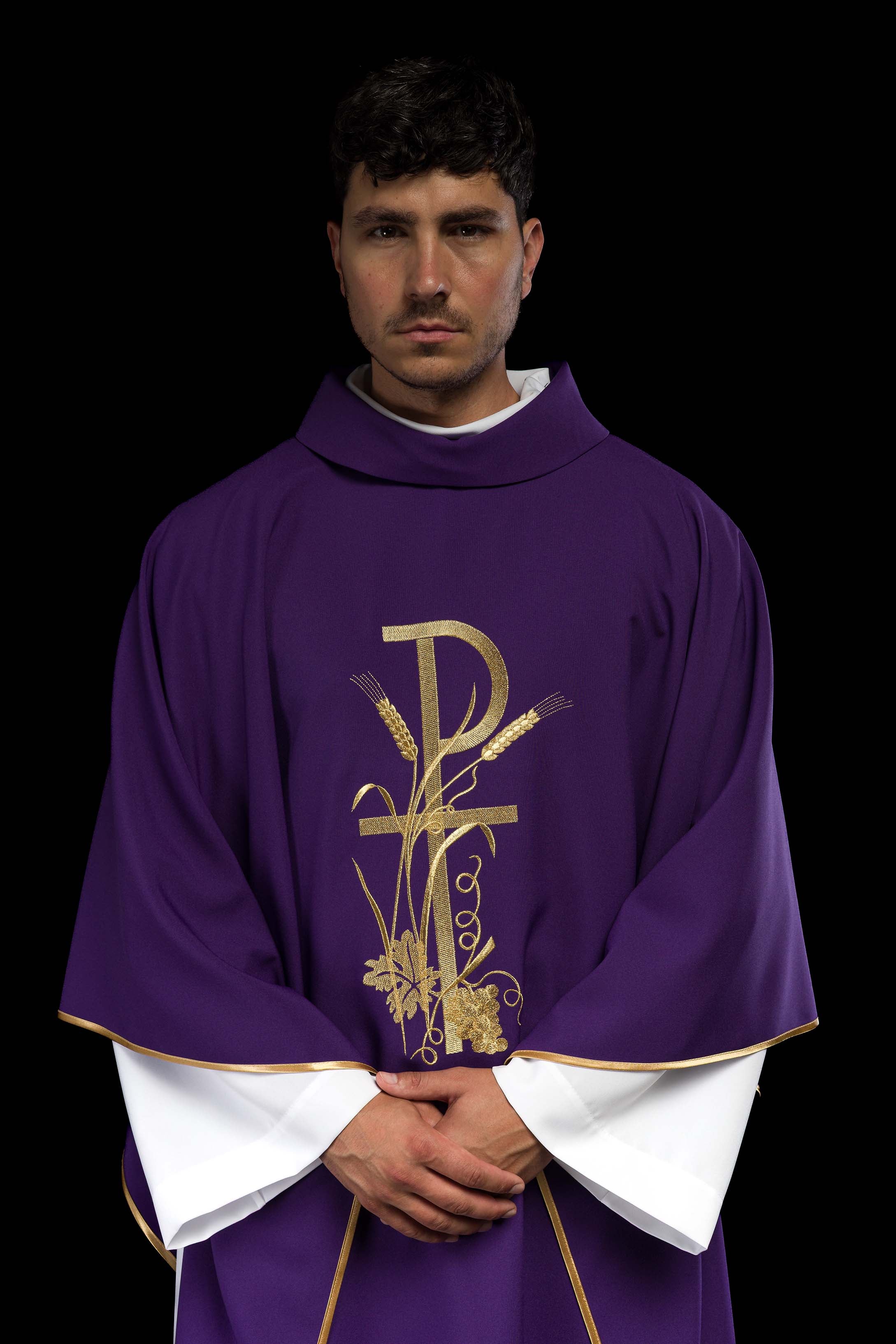 Casula Viola con ricamo dorato della Croce
