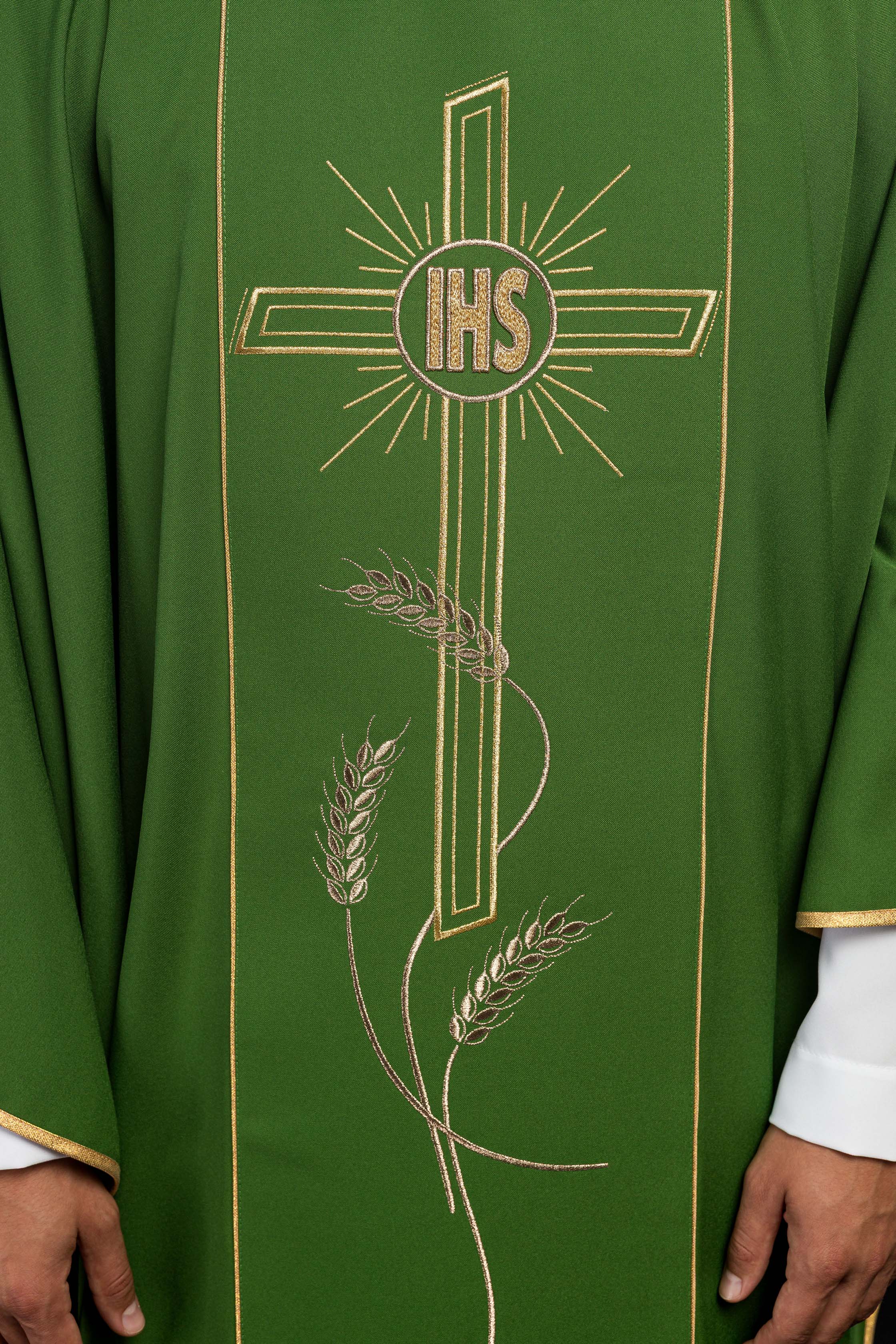 Casula Verde con ricamo dorato Croce e IHS