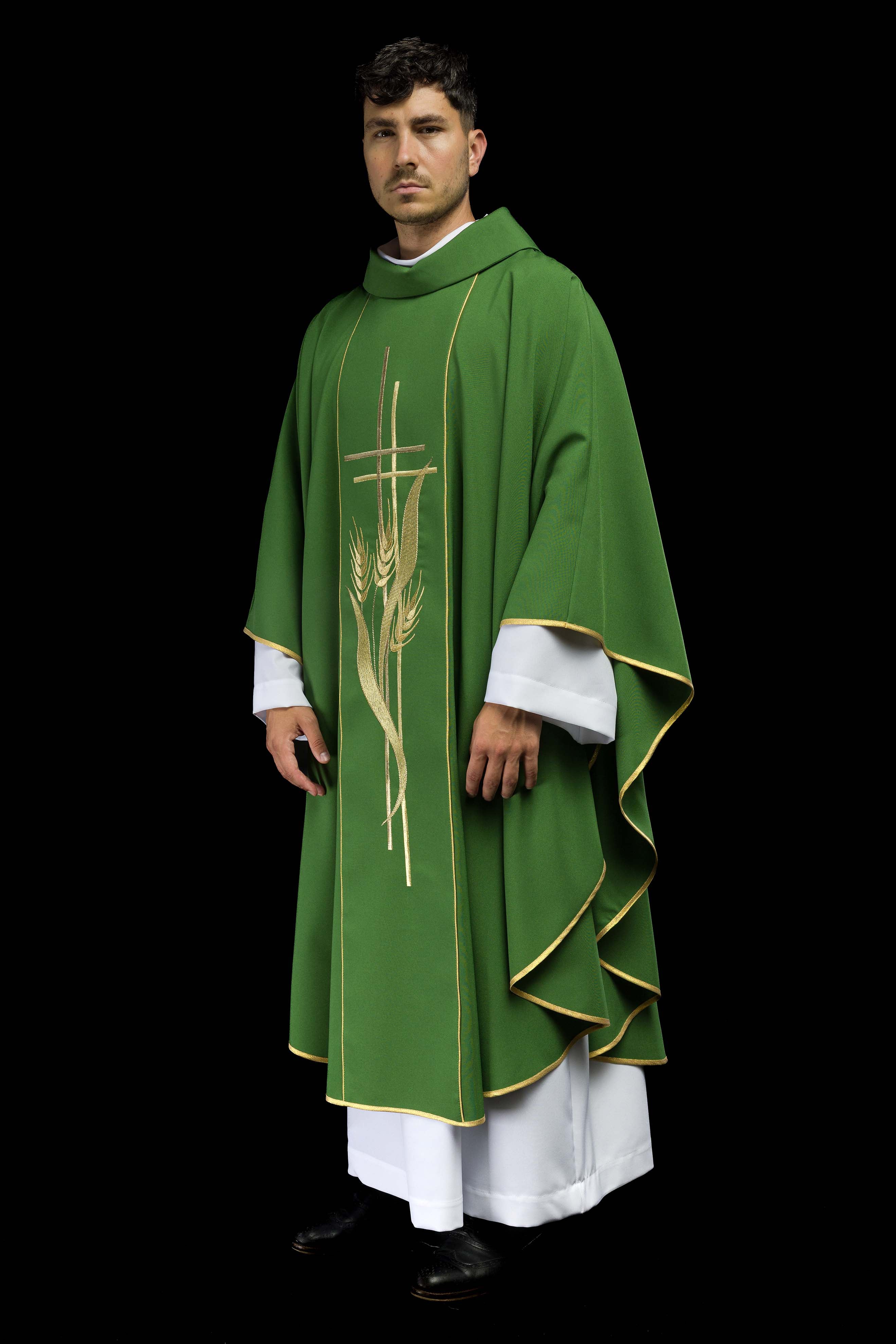Casula Verde ricamato con motivi di Croce e Spighe