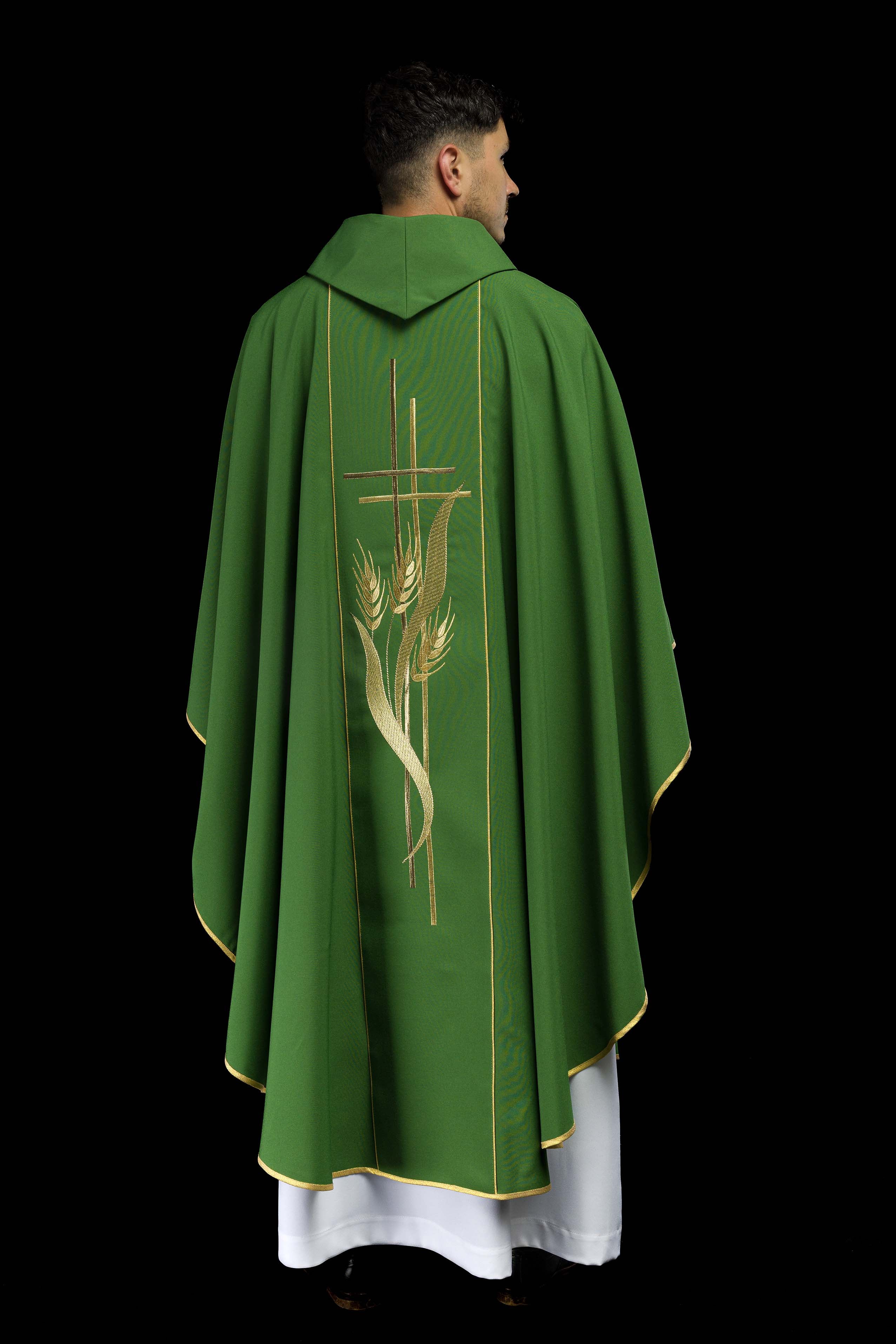 Casula Verde ricamato con motivi di Croce e Spighe