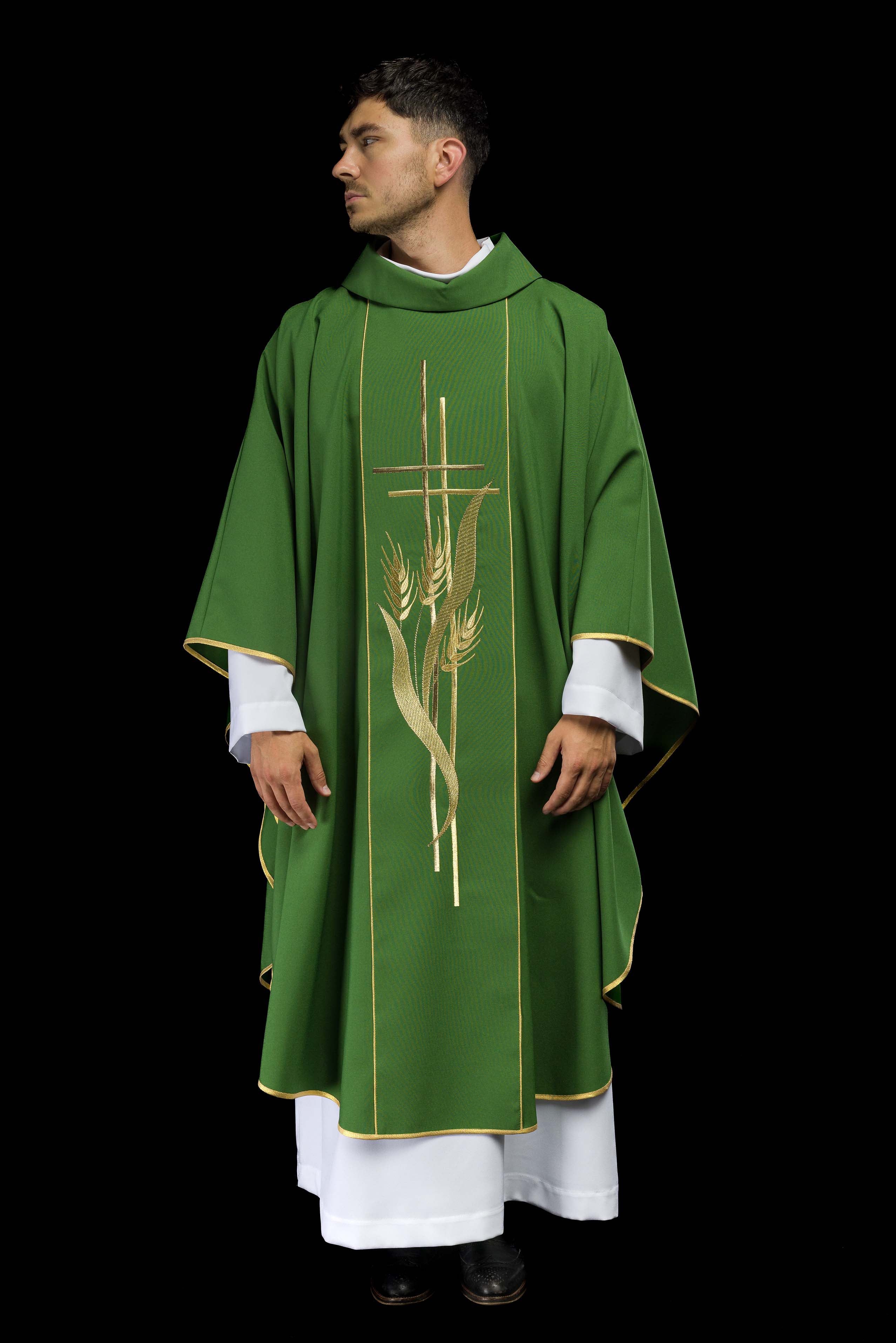 Casula Verde ricamato con motivi di Croce e Spighe