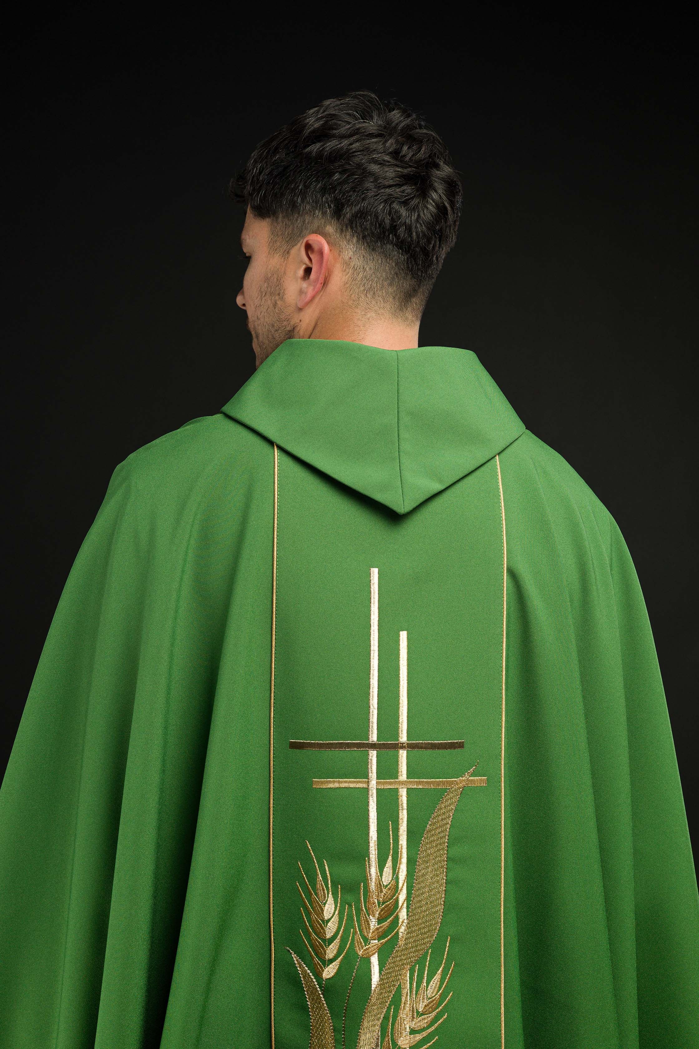Casula Verde ricamato con motivi di Croce e Spighe