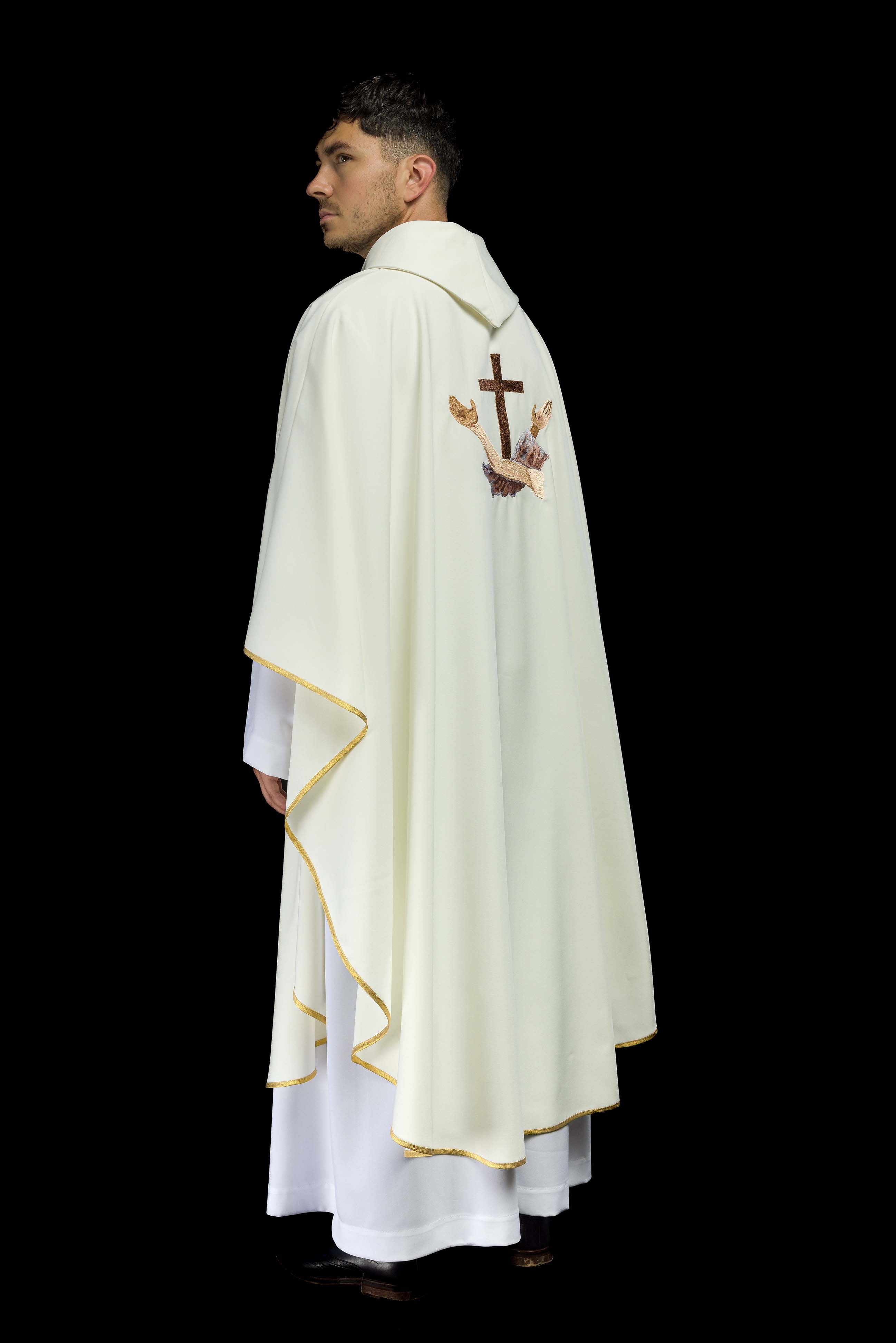 Casula liturgica con croce francescana