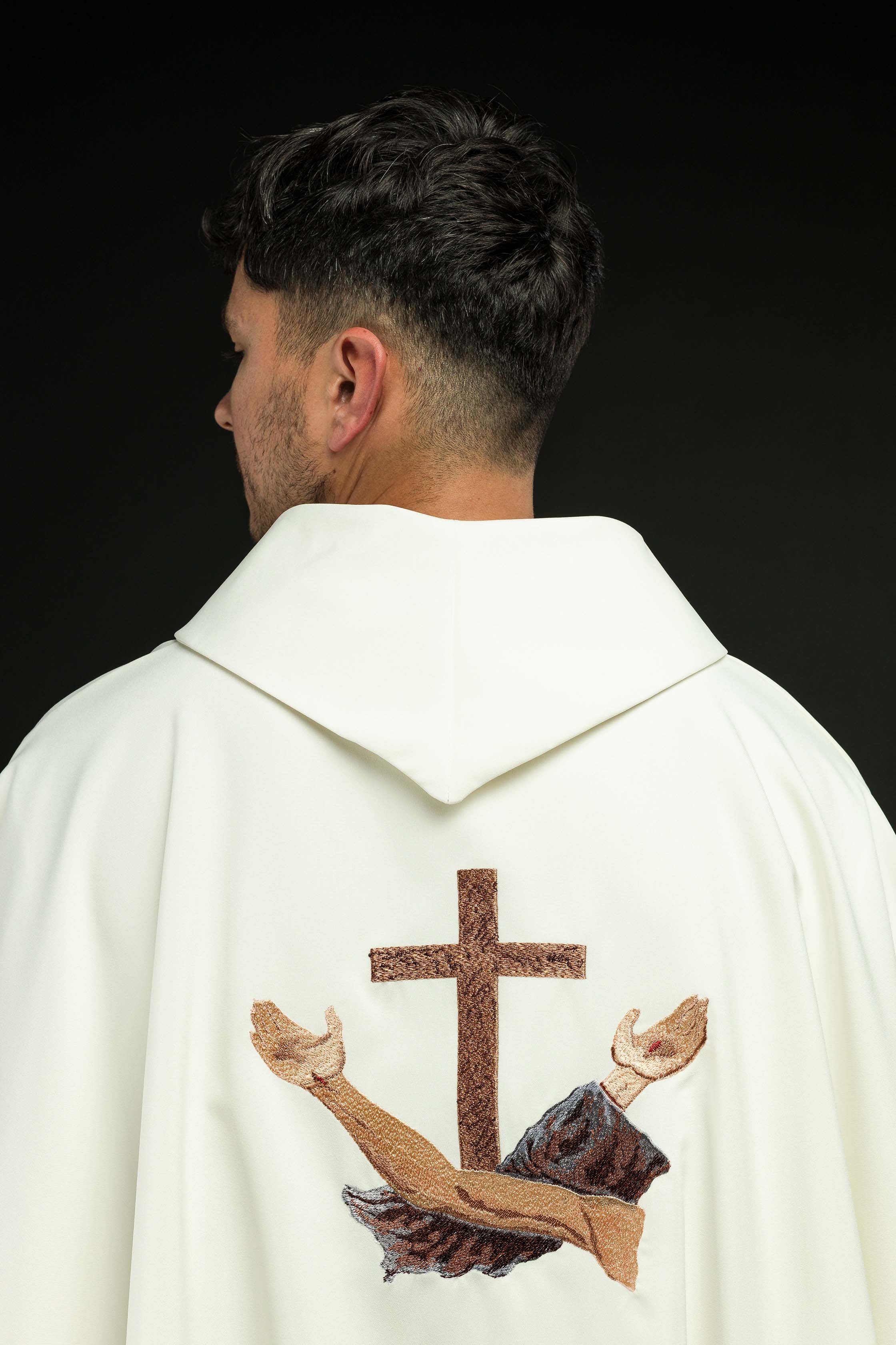 Casula liturgica con croce francescana