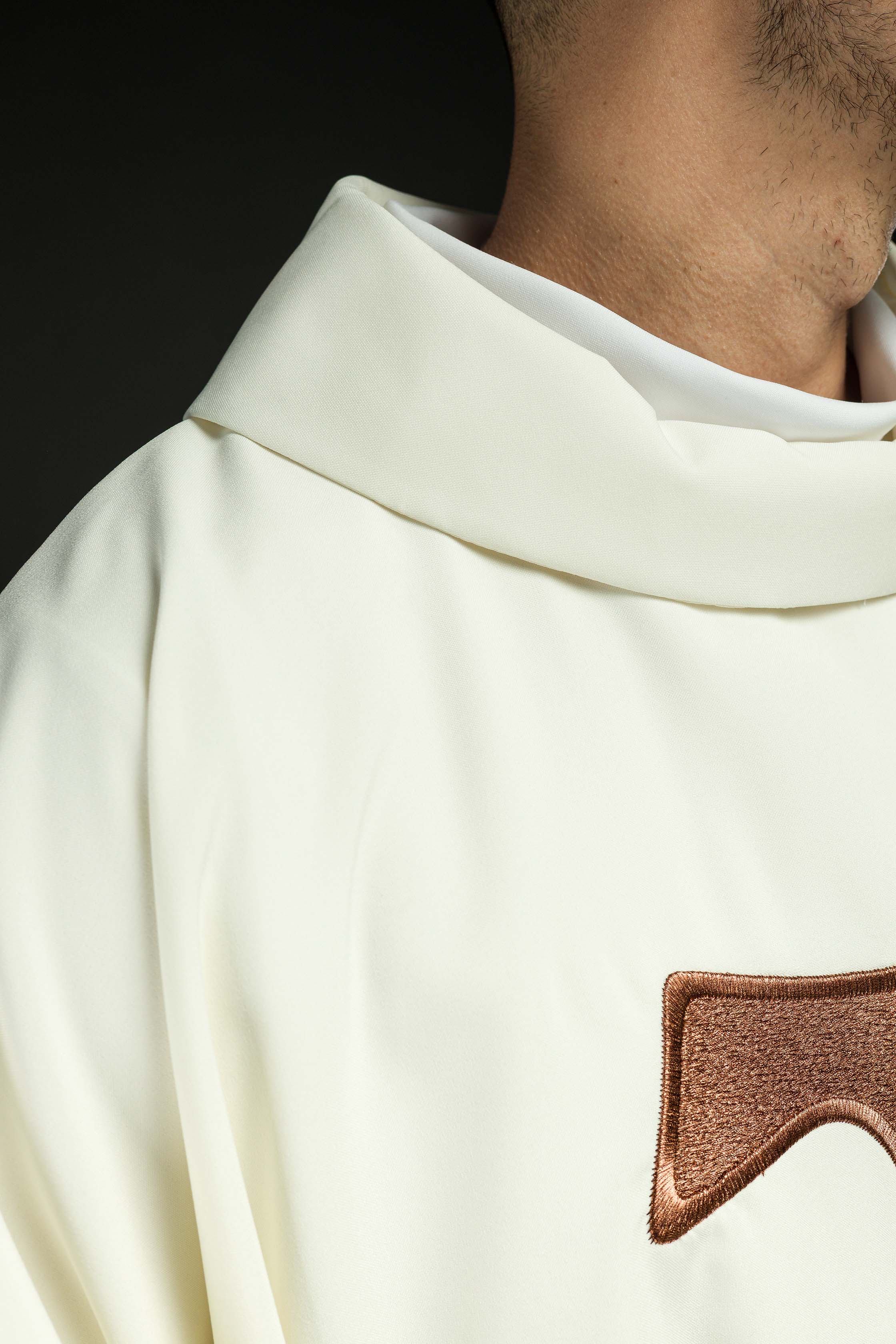Casula liturgica con croce francescana