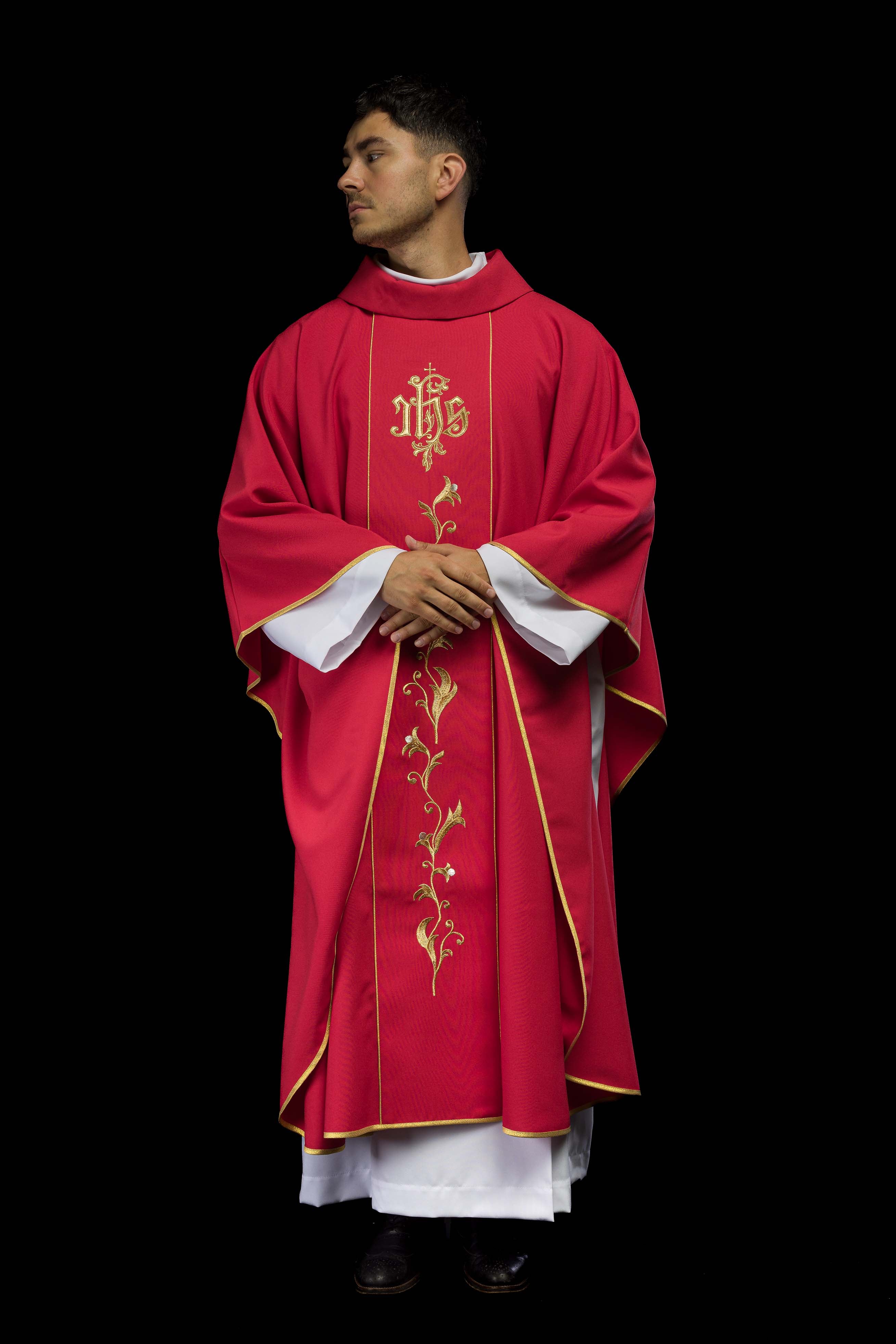 Casula romana Rossa ricamata con motivo IHS