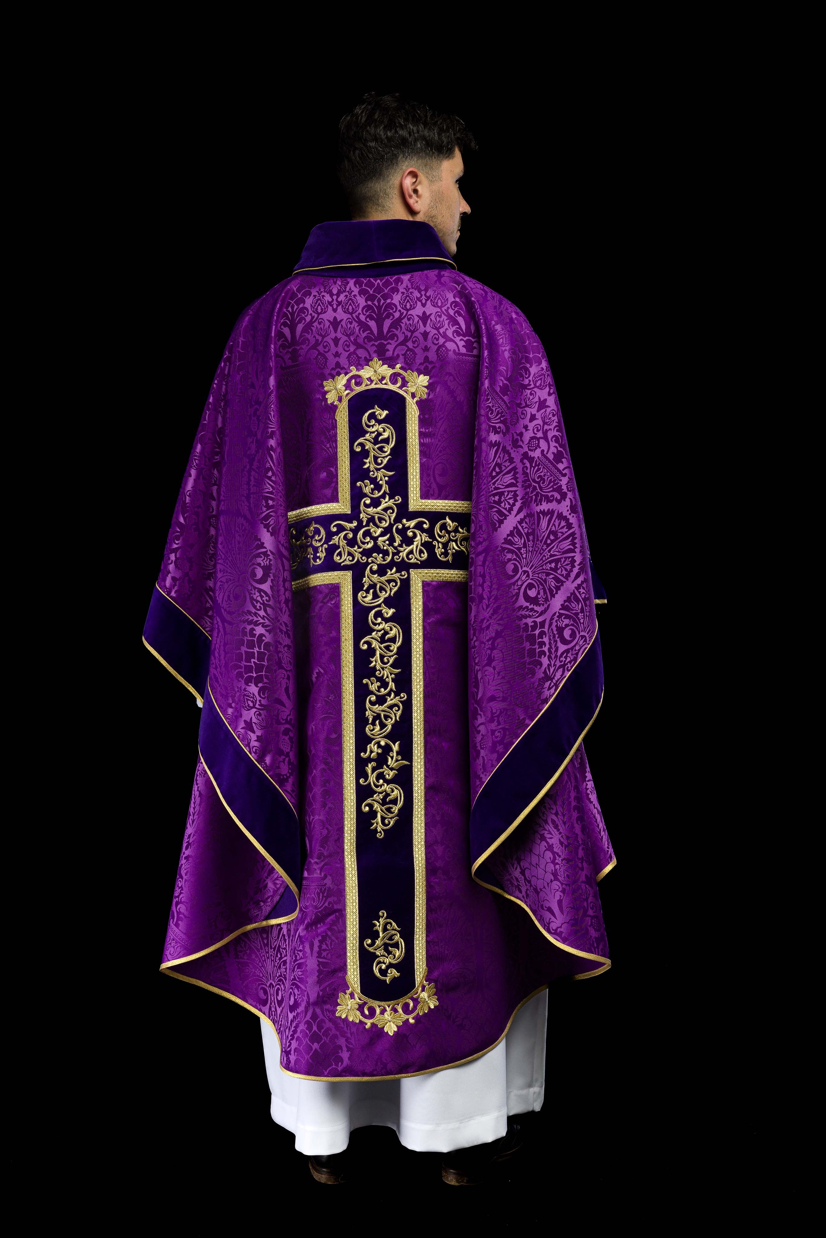 Casula Viola con immagine ricamata di Cristo