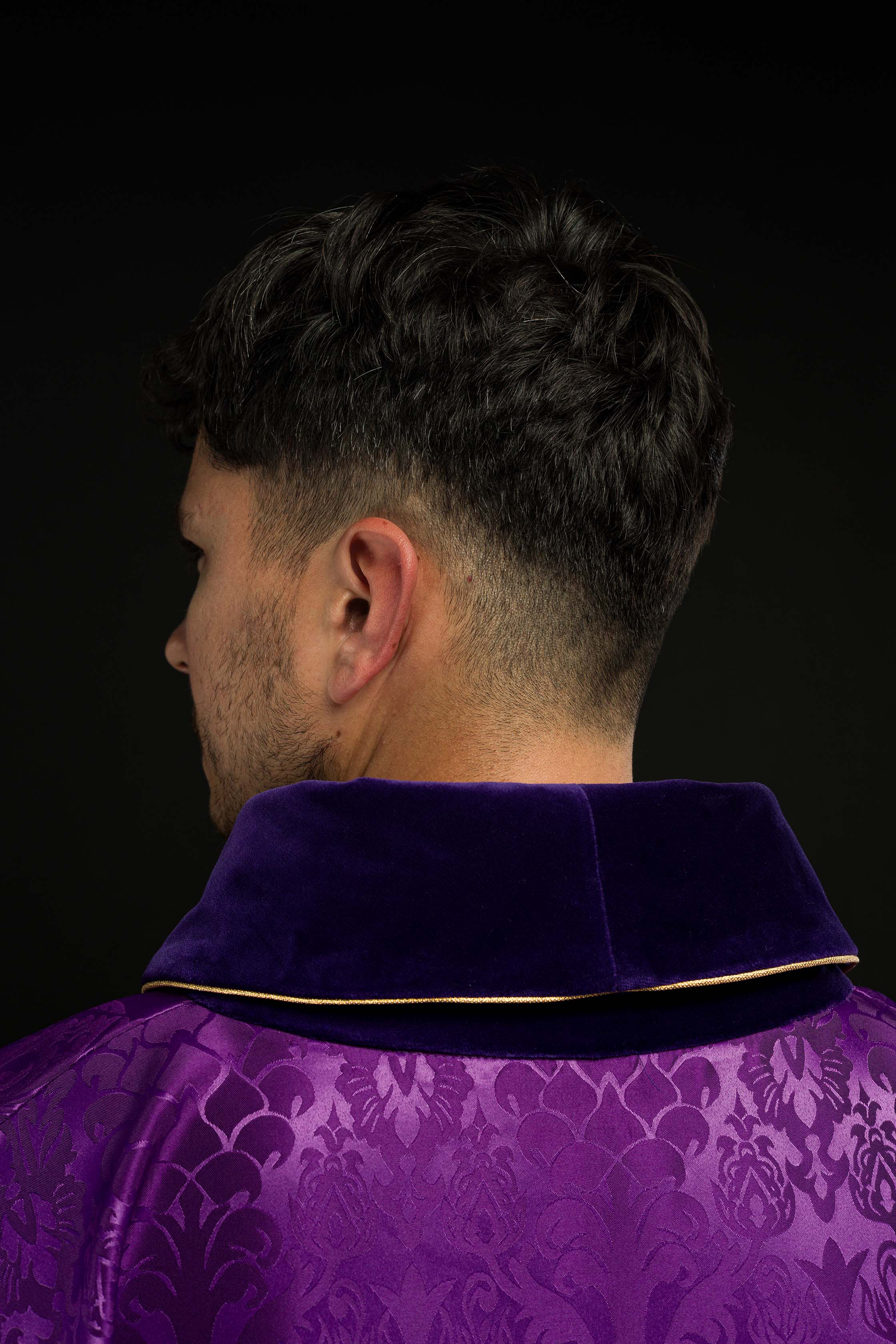 Casula Viola con immagine ricamata di Cristo