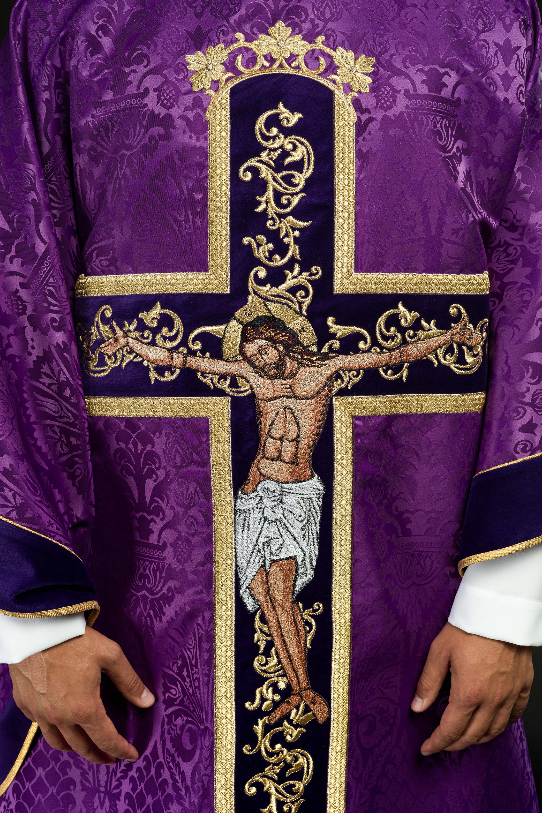 Casula Viola con immagine ricamata di Cristo
