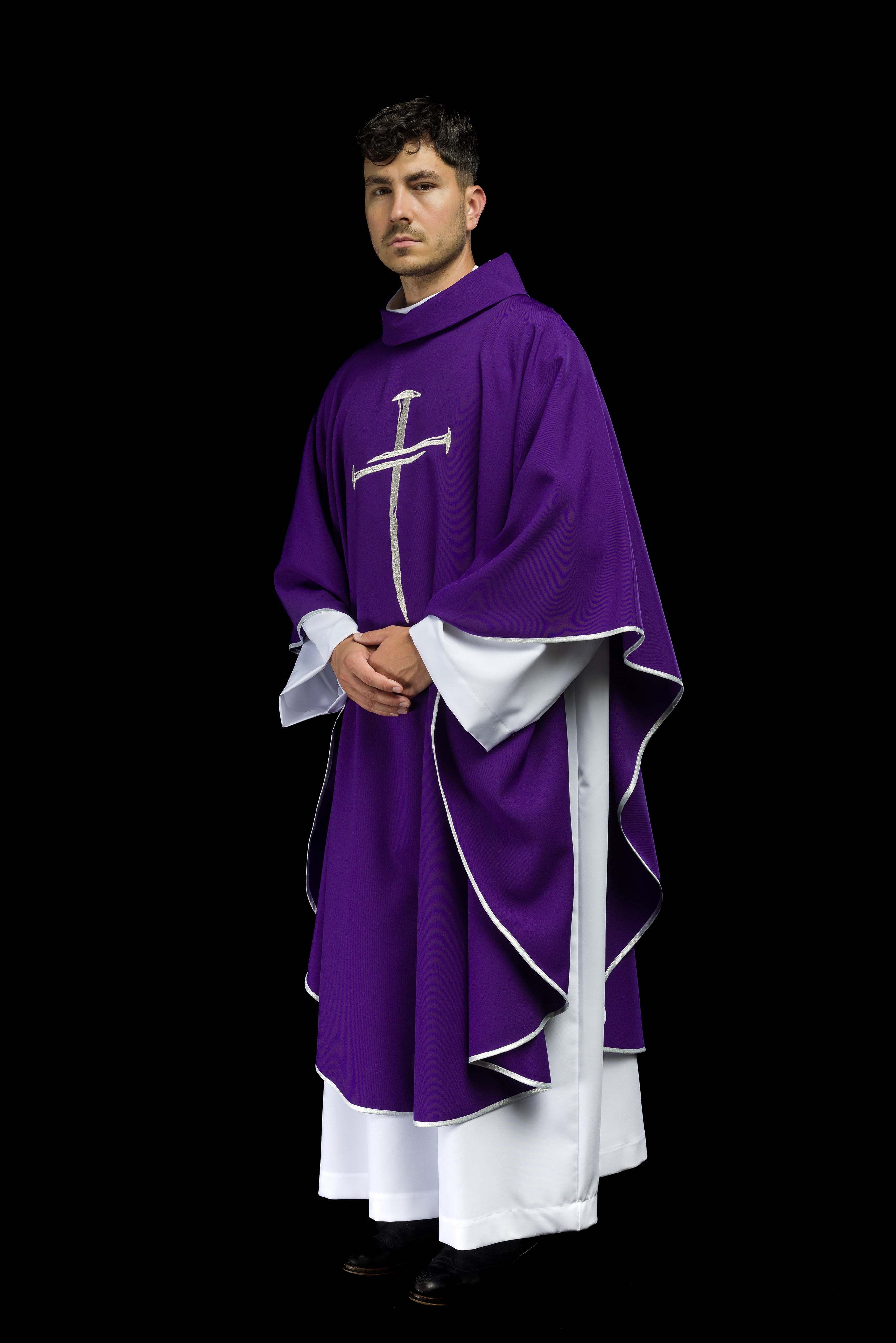 Casula Viola con ricamo Croce argentata Quaresima