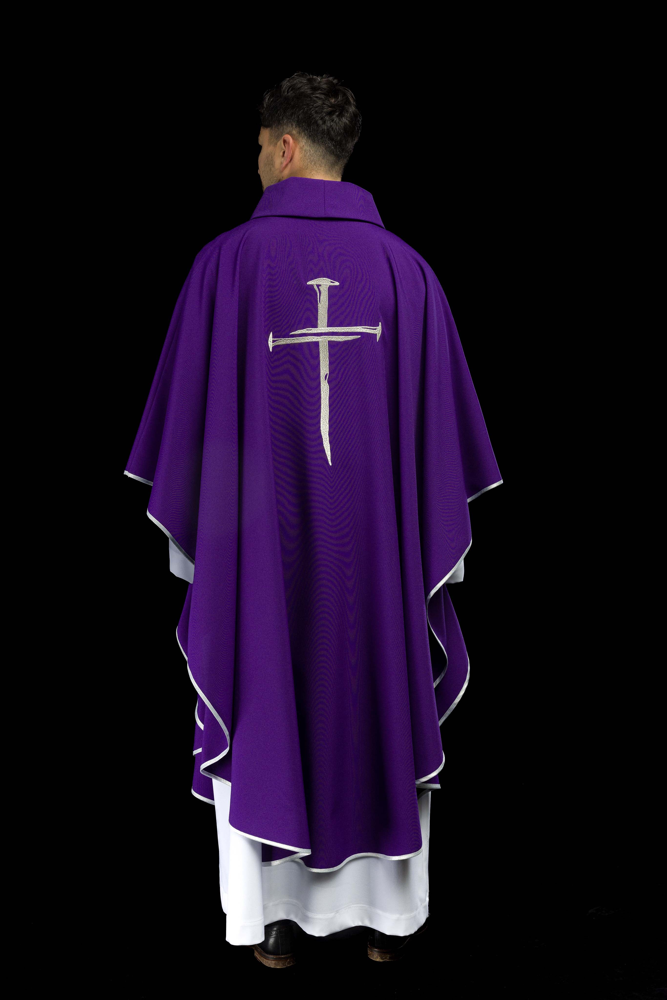 Casula Viola con ricamo Croce argentata Quaresima
