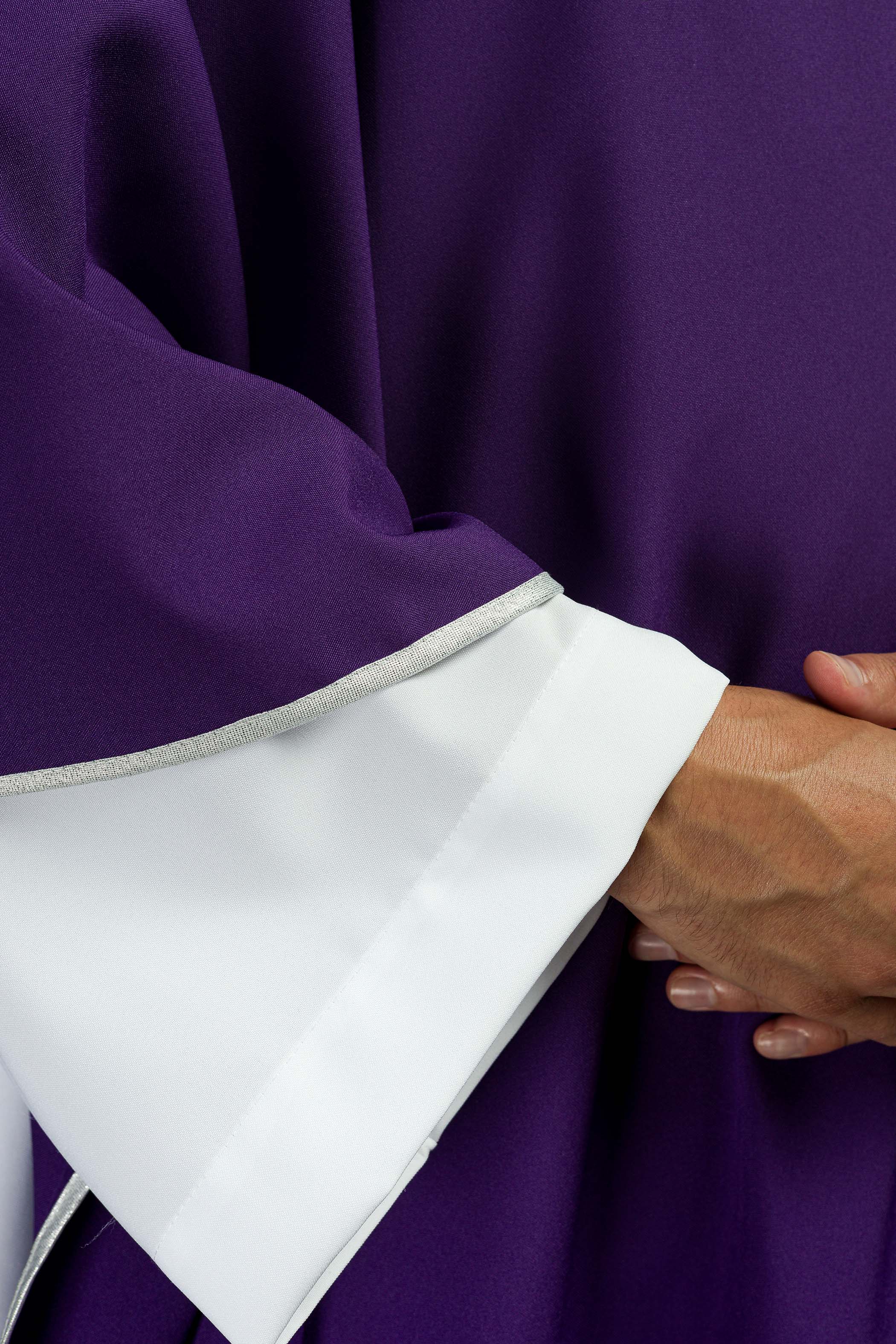 Casula Viola con ricamo Croce argentata Quaresima