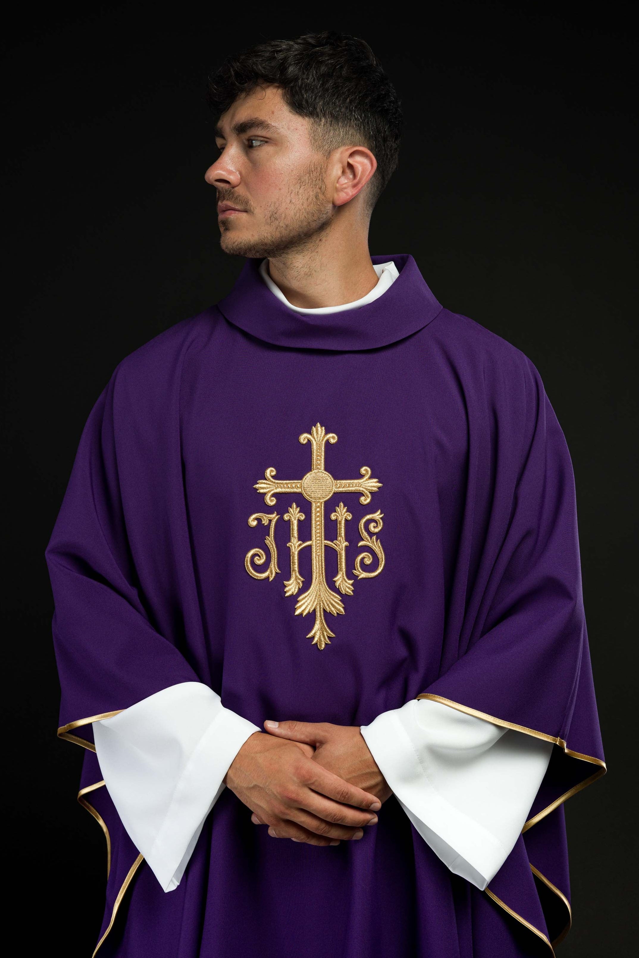 Casula Viola ricamata con croce e IHS