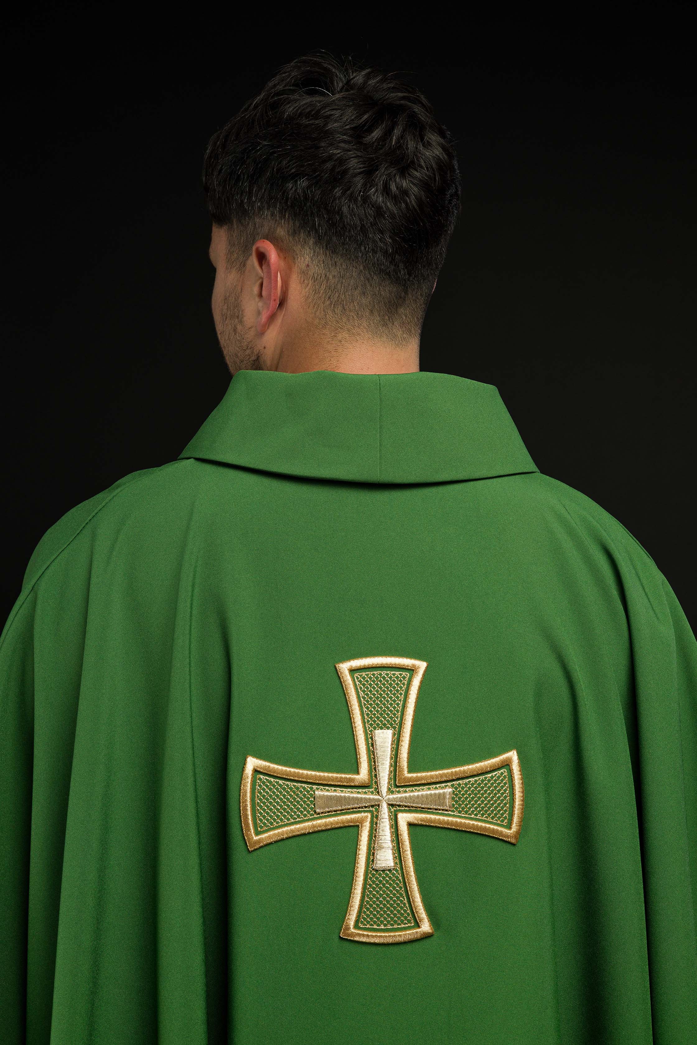 Casula ricamata Verde con Motivo della Croce