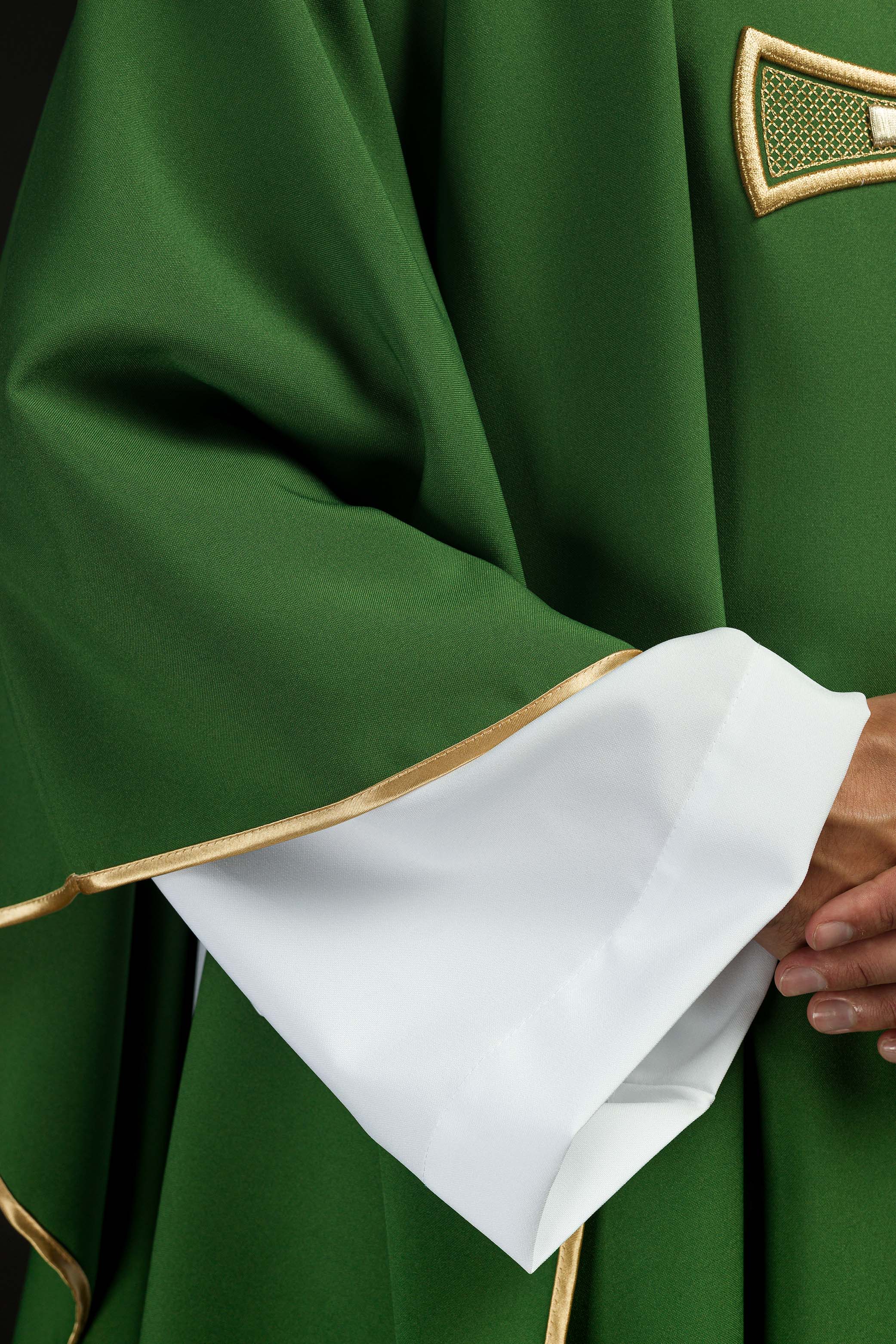 Casula ricamata Verde con Motivo della Croce