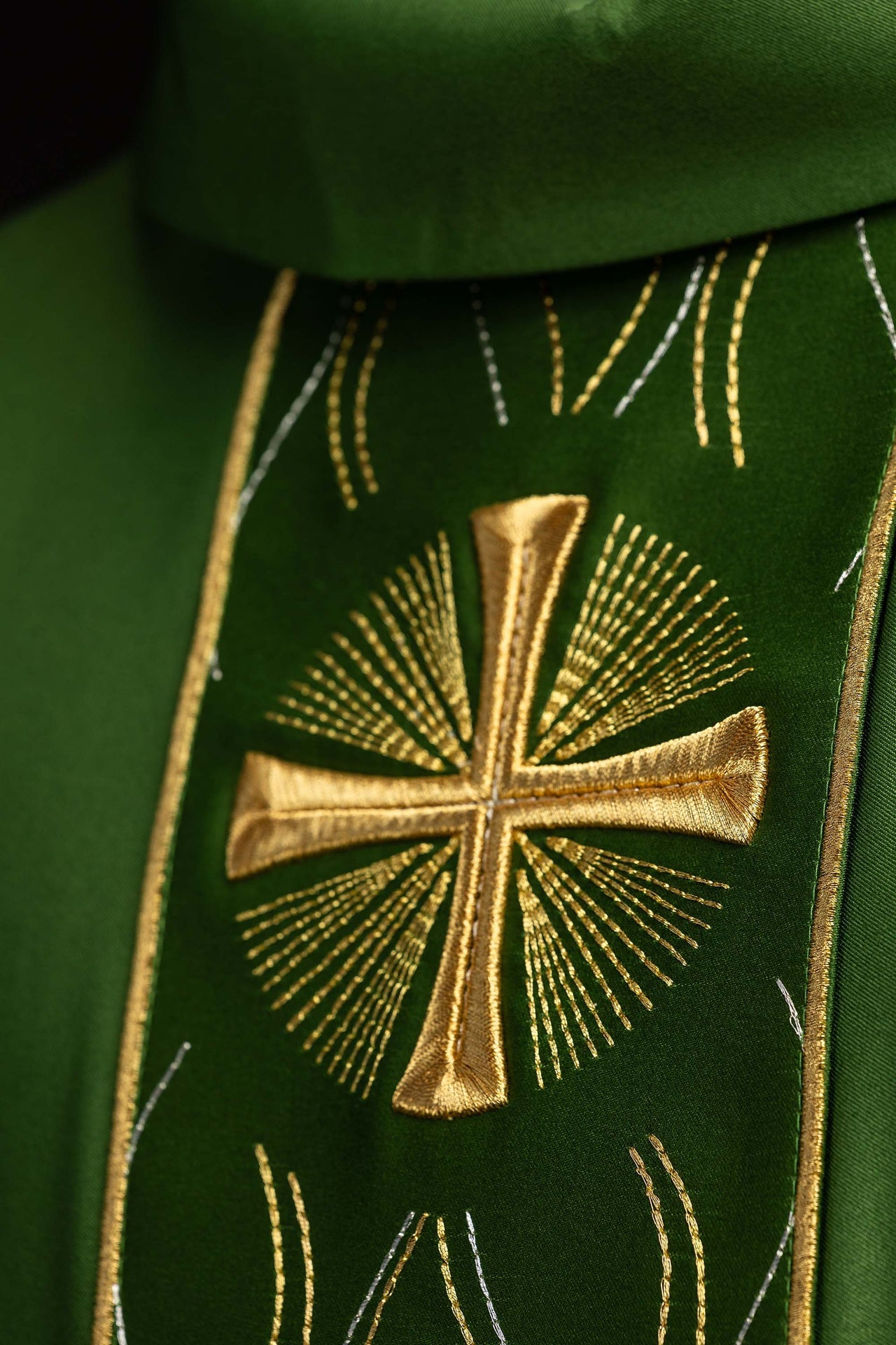 Ornat haftowany Krzyż zielony - ORNATY.PL